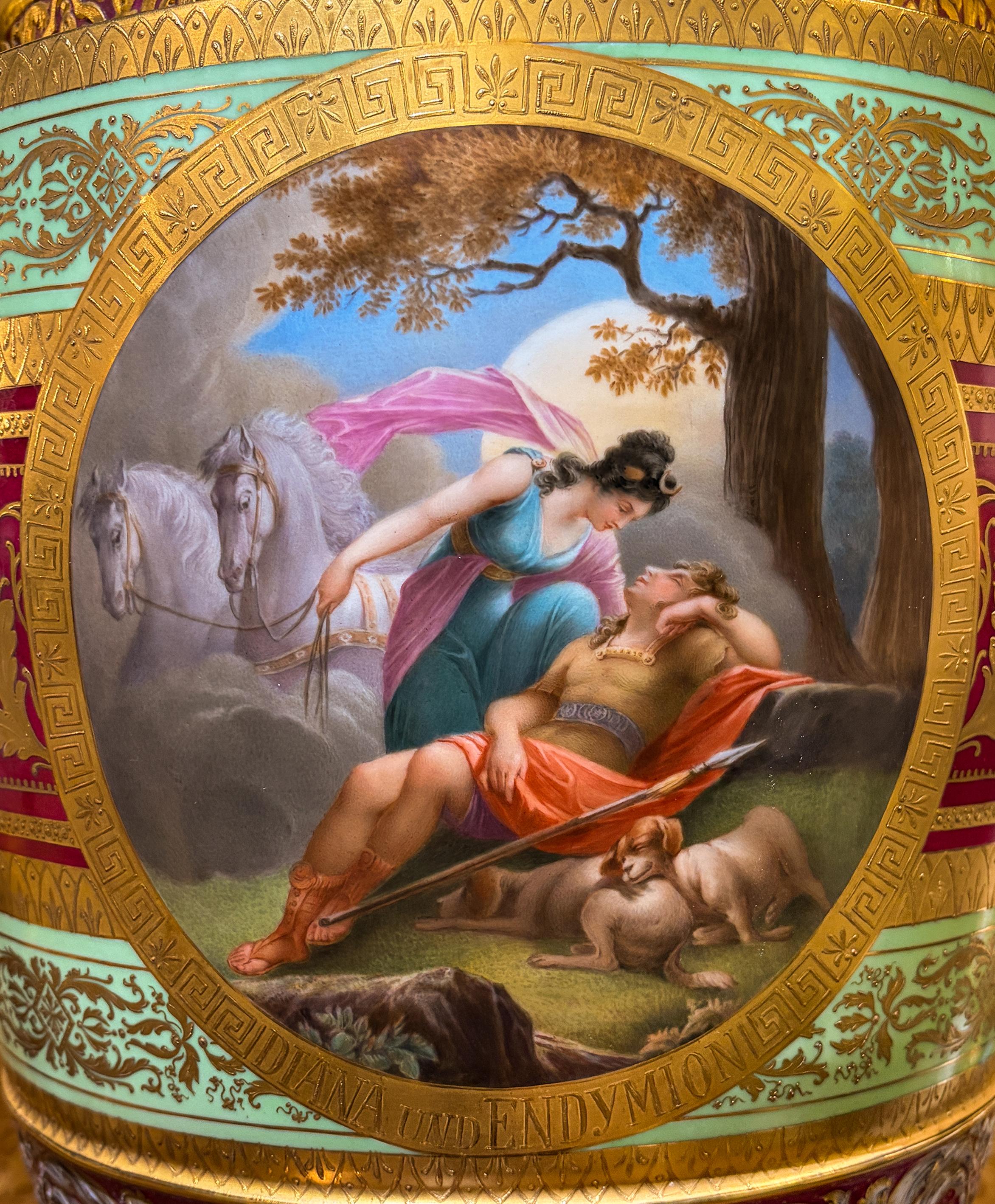 XIXe siècle Urne de palais en porcelaine ancienne de Royal Vienna avec poignées en relief en forme de tête de bélier en vente