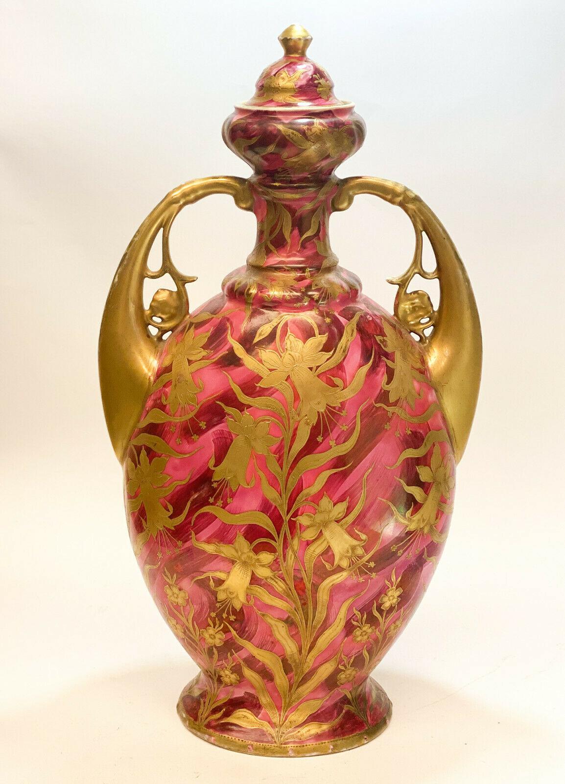 Royal Vienna Art Nouveau Porcelain Twin Handled Urn In Good Condition For Sale In Pasadena, CA
