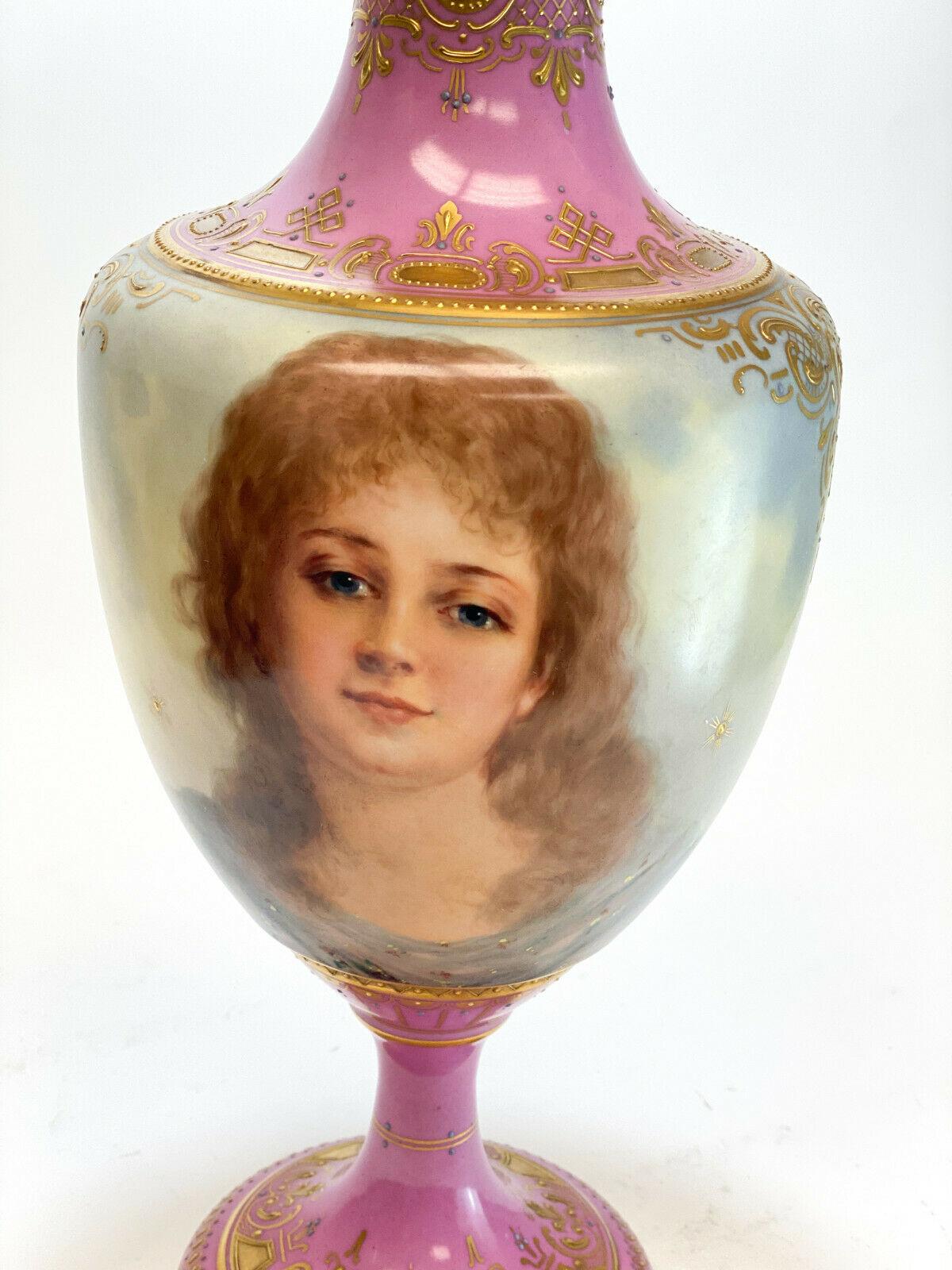 Royal Vienna Austria Hand Painted Porcelain Footed Vase In Good Condition For Sale In Pasadena, CA