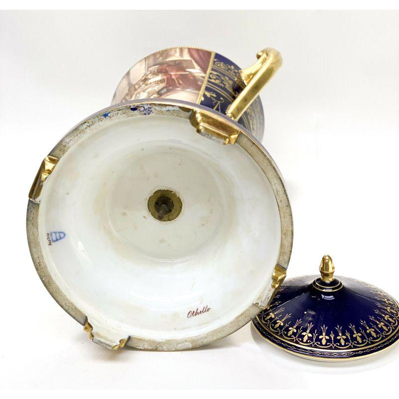 Urne à deux poignées en porcelaine peinte à la main de style Royal Vienna, Autriche, Othello, vers 1900 en vente 1
