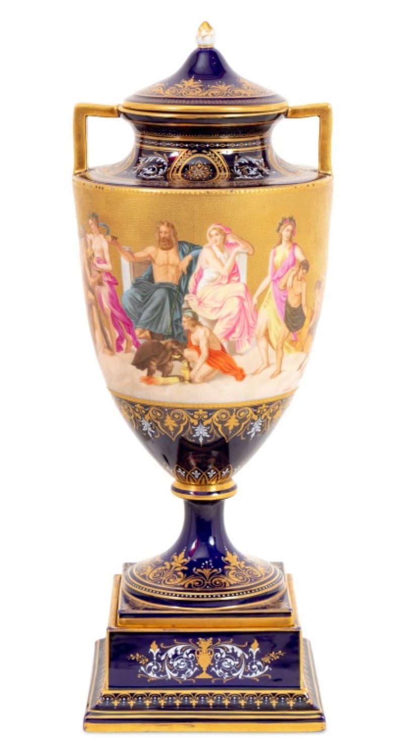 Austriaco Vaso rivestito di terra blu Royal Vienna su supporto in vendita