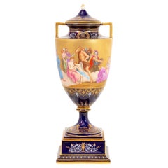 Vaso rivestito di terra blu Royal Vienna su supporto