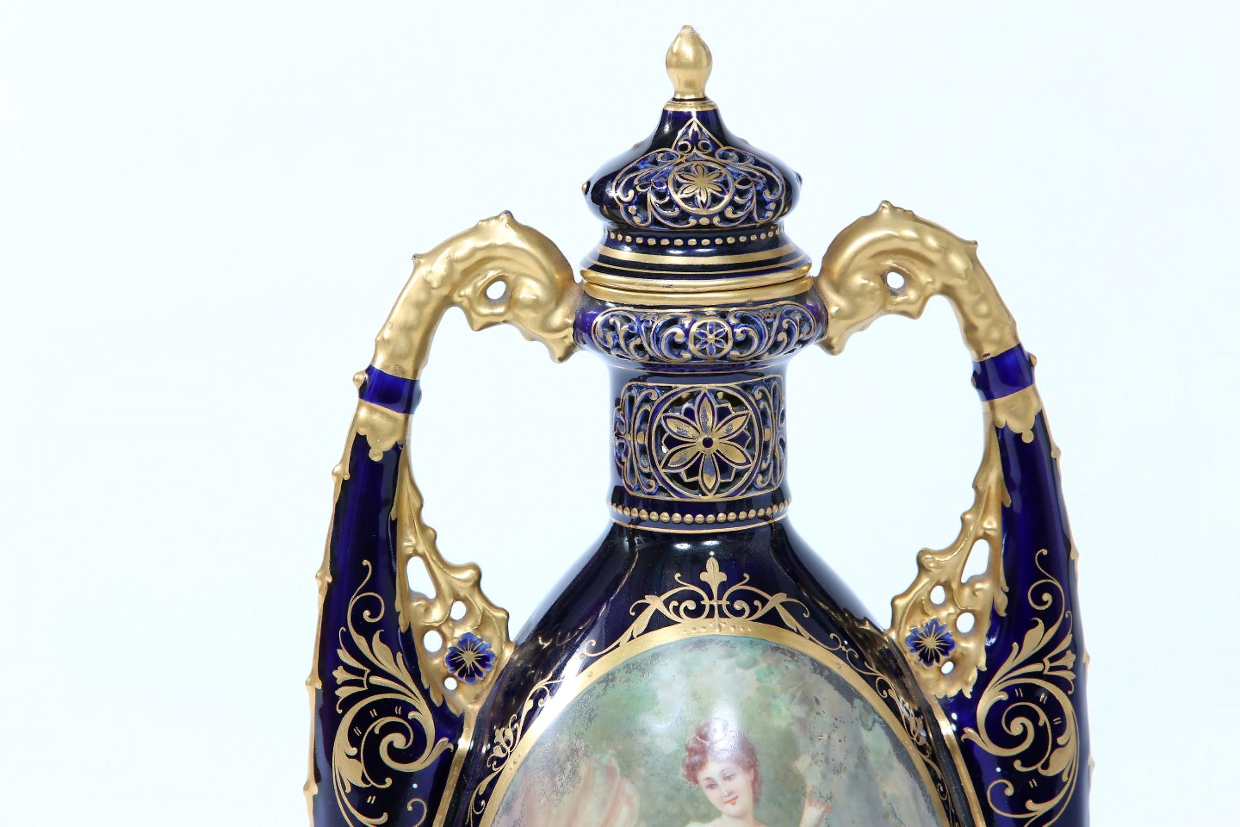 Royal Vienna Cobalt / Gold Porcelain Lidded Urn In Good Condition In Tarry Town, NY