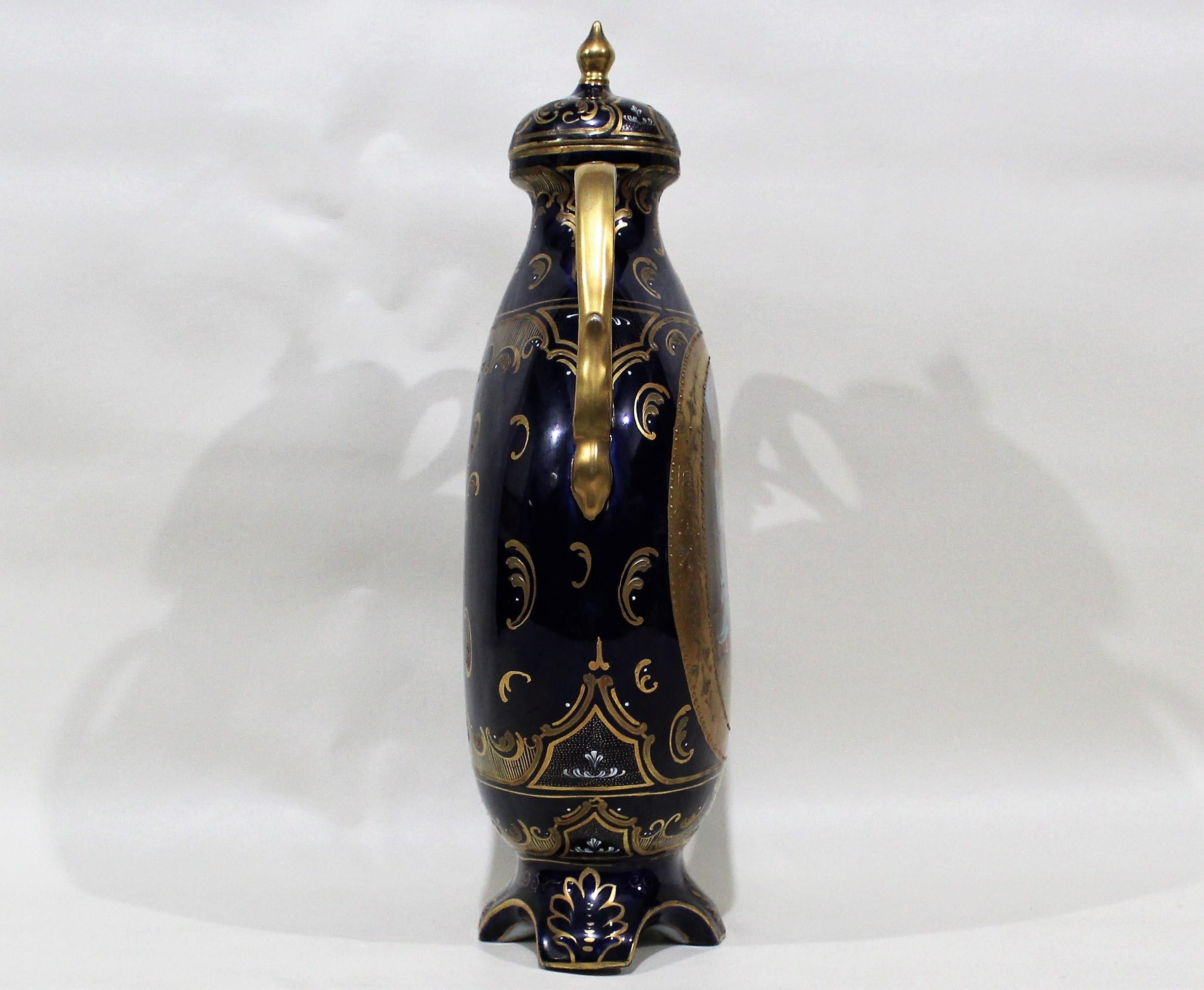 Königlich Wiener Vase oder Urne mit Deckel (Porzellan) im Angebot
