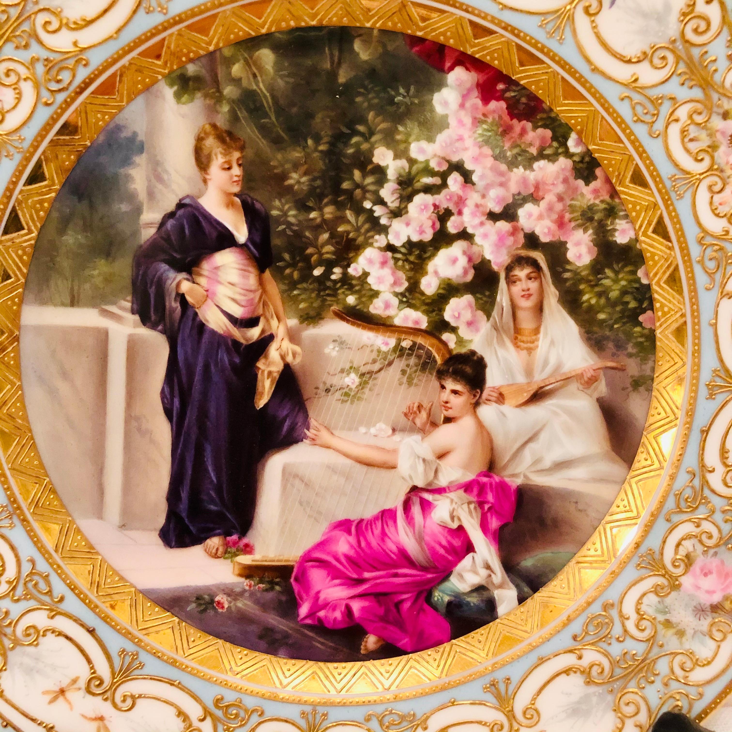 „Royal Vienna“-Teller mit 3 schönen Damen und Kirschblüten im Hintergrund im Angebot 2