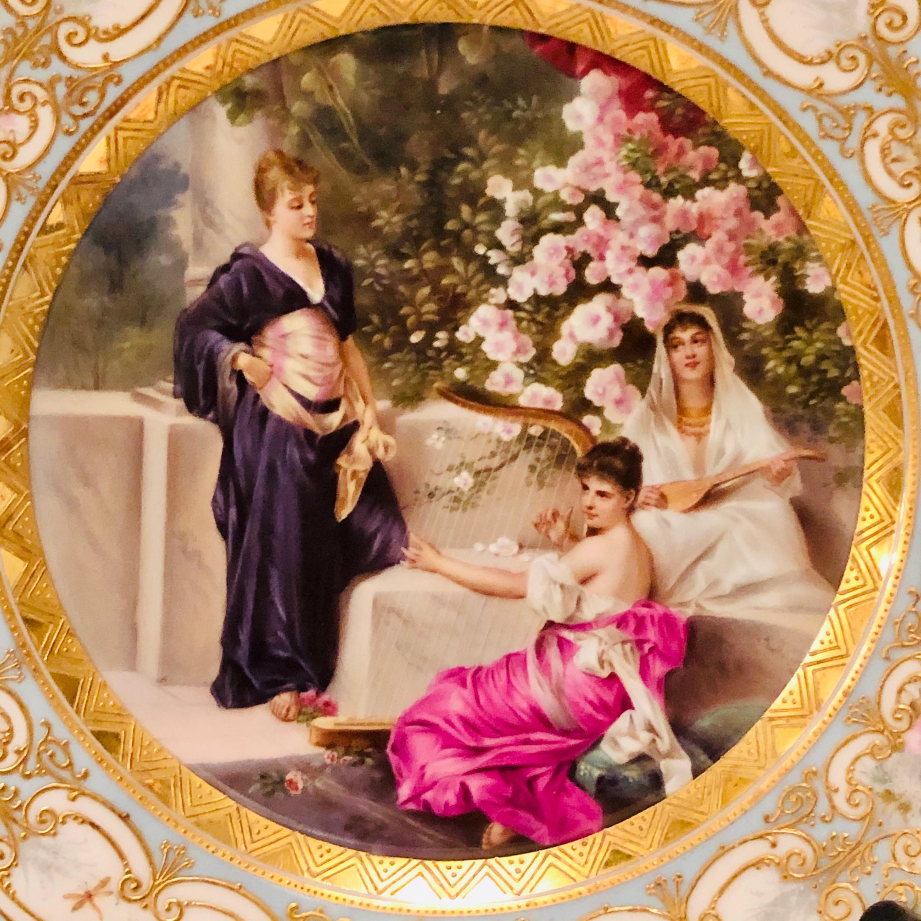 „Royal Vienna“-Teller mit 3 schönen Damen und Kirschblüten im Hintergrund im Angebot 3