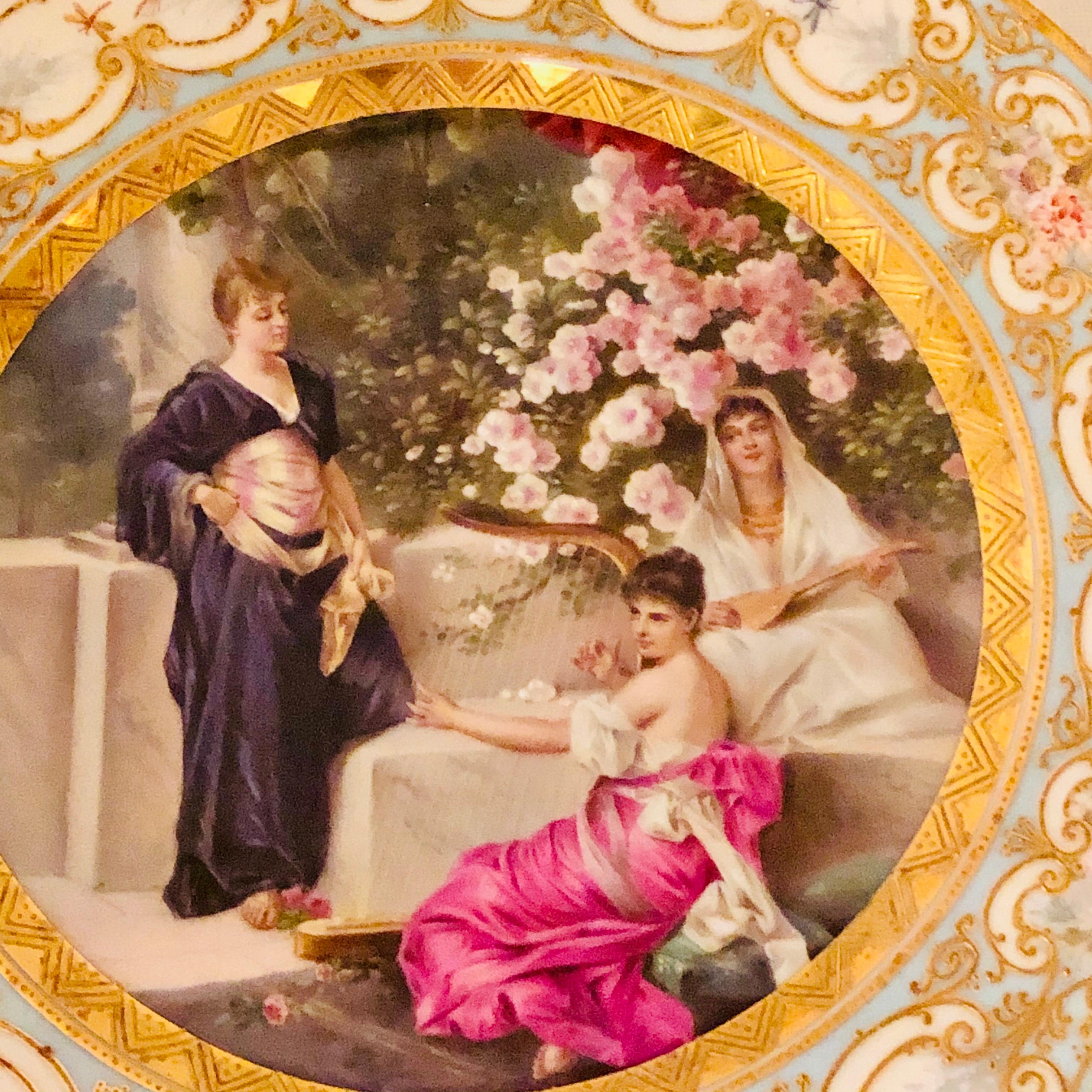 „Royal Vienna“-Teller mit 3 schönen Damen und Kirschblüten im Hintergrund (Romantik) im Angebot