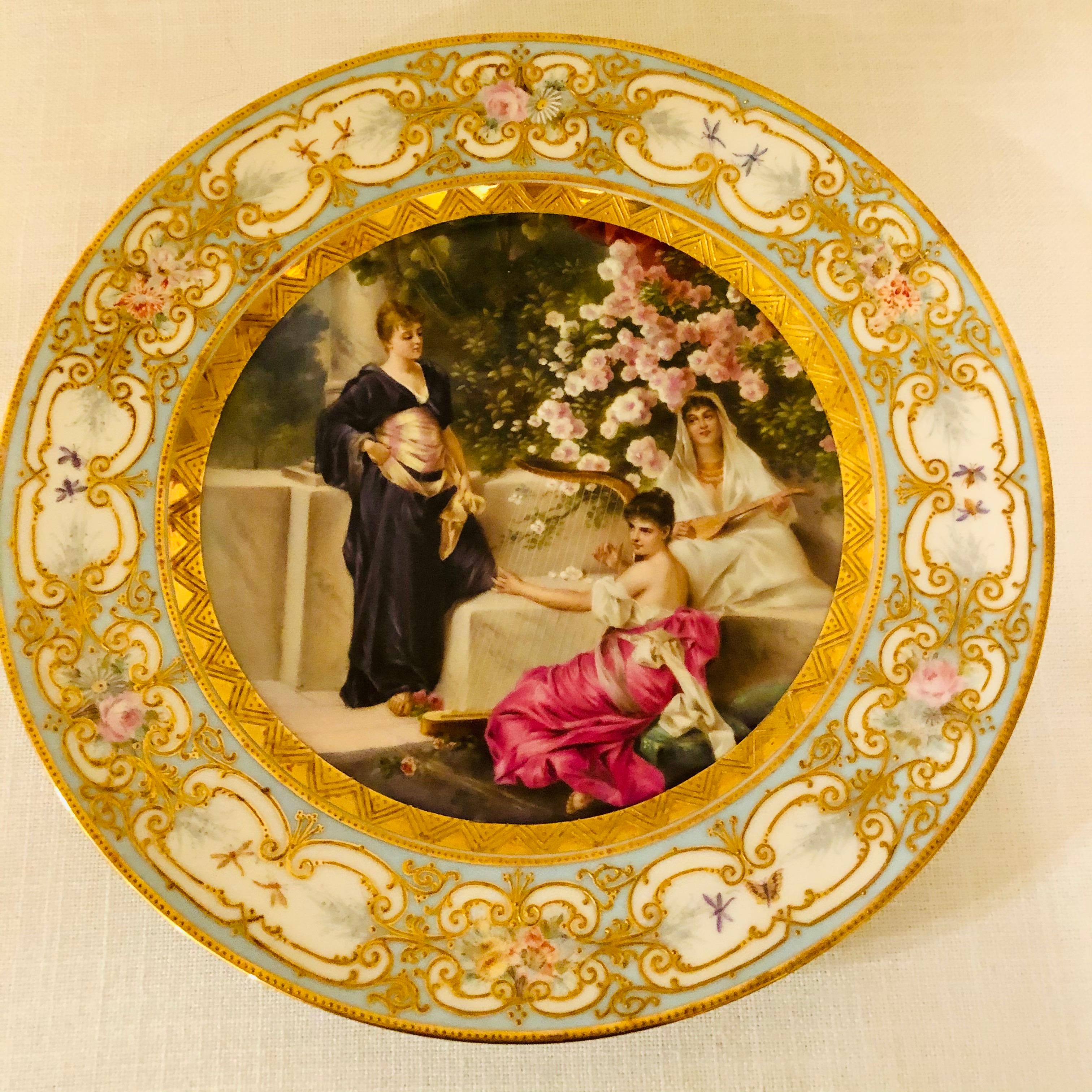 „Royal Vienna“-Teller mit 3 schönen Damen und Kirschblüten im Hintergrund im Angebot 1