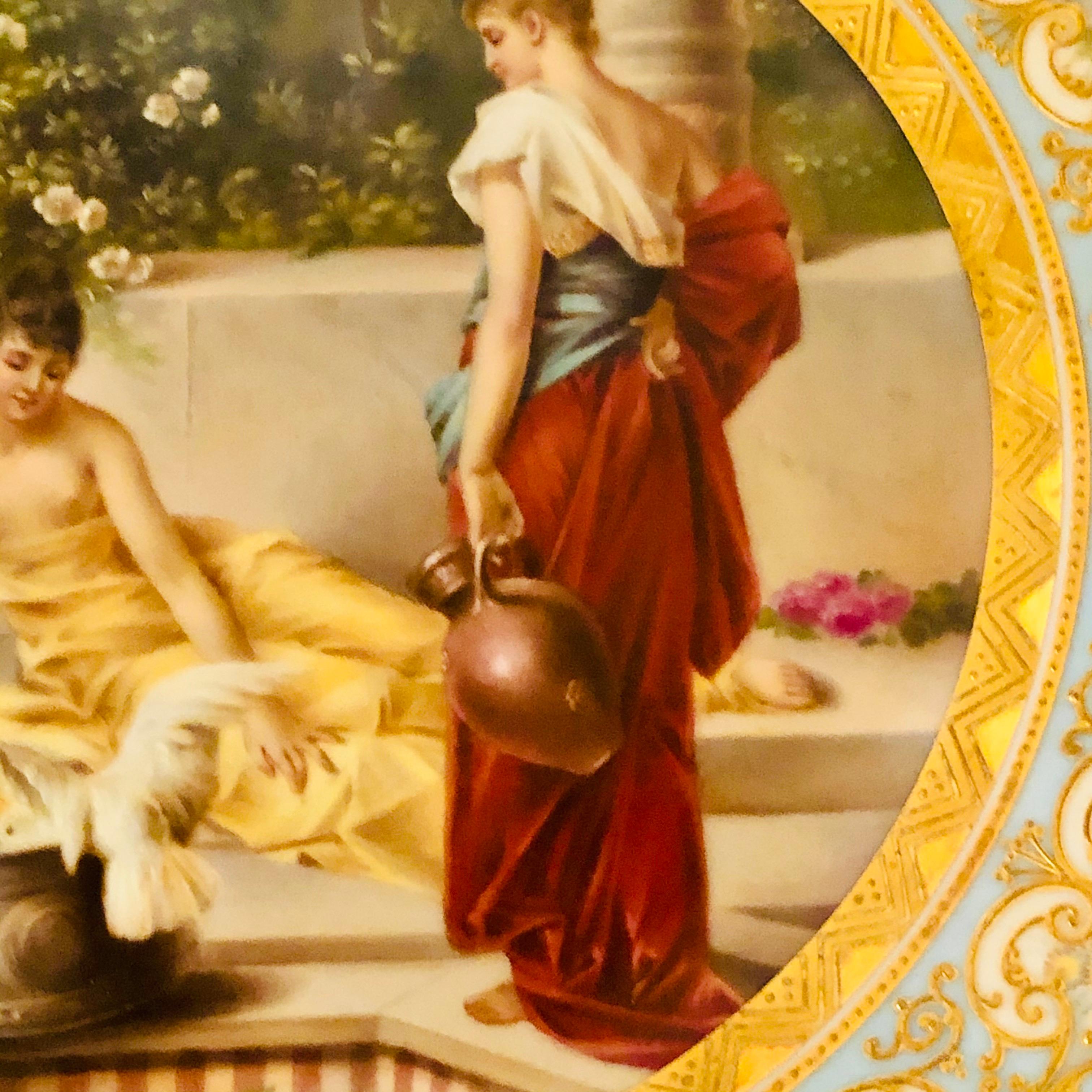 „Royal Vienna“-Teller, bemalt mit zwei Damen und einem Vogel in einem Wasserloch mit Kacheln im Angebot 3