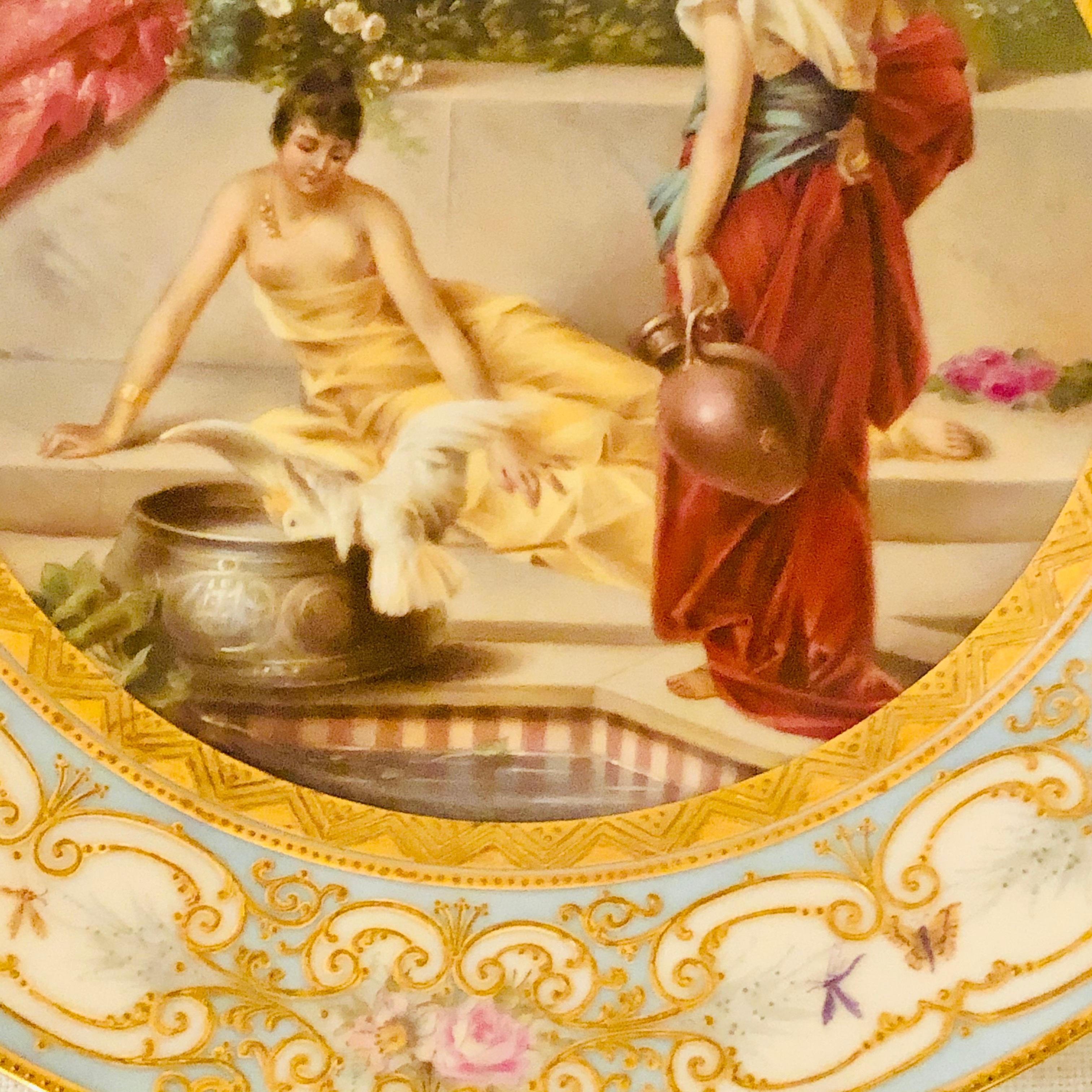 „Royal Vienna“-Teller, bemalt mit zwei Damen und einem Vogel in einem Wasserloch mit Kacheln im Angebot 5