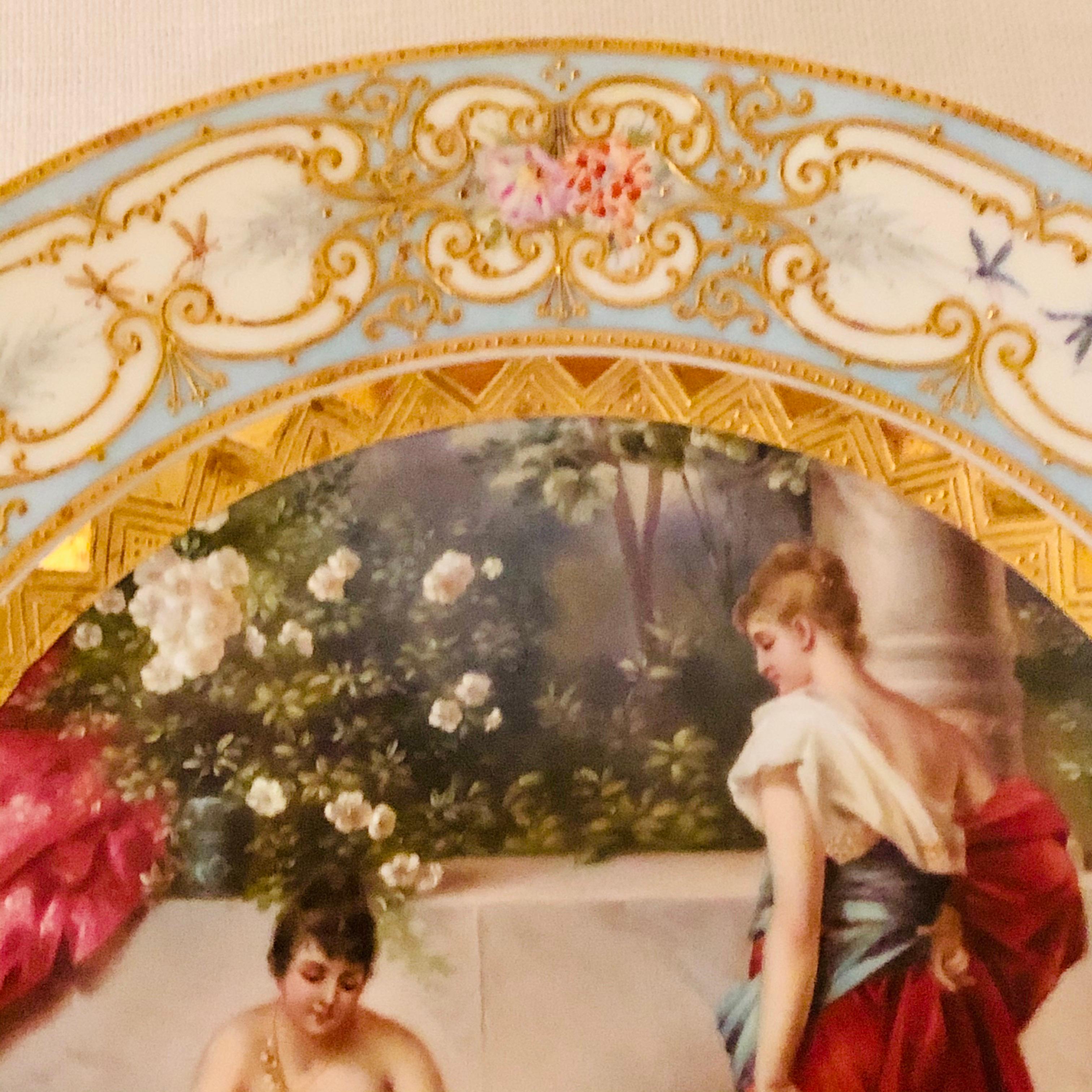 „Royal Vienna“-Teller, bemalt mit zwei Damen und einem Vogel in einem Wasserloch mit Kacheln im Angebot 1