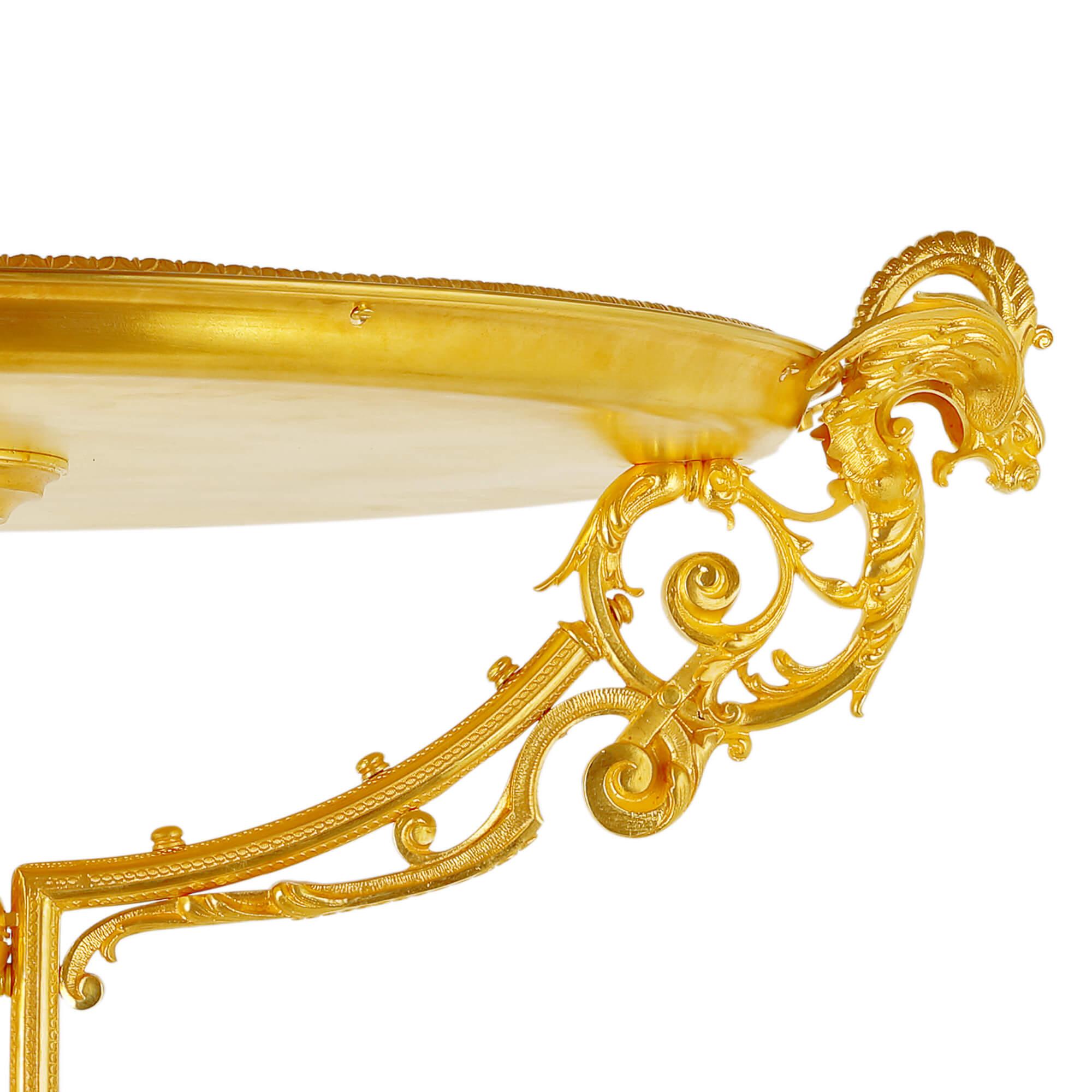 Runder Beistelltisch aus Royal Vienna-Porzellan und vergoldeter Bronze im Zustand „Gut“ im Angebot in London, GB