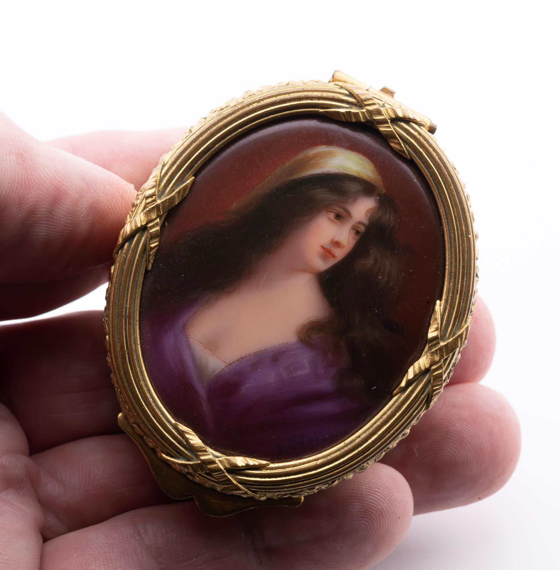 Royal Vienna Porcelain Miniature Gilt Bronze Portrait Box by Franz Wagner In Good Condition For Sale In Chicago, IL