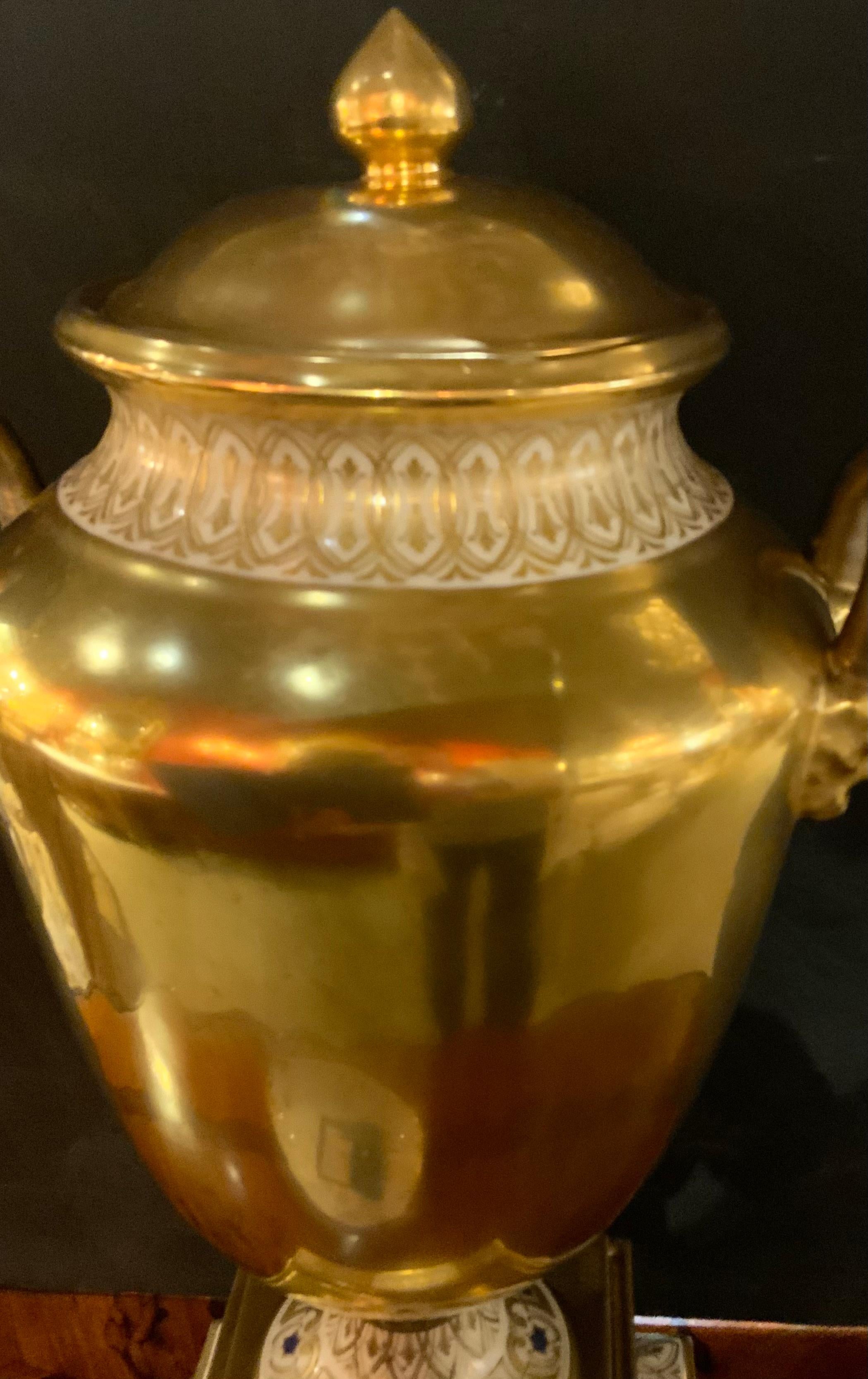Vaso/urna in porcellana di Royal Vienna con figure classiche 19 H. secolo in vendita 3
