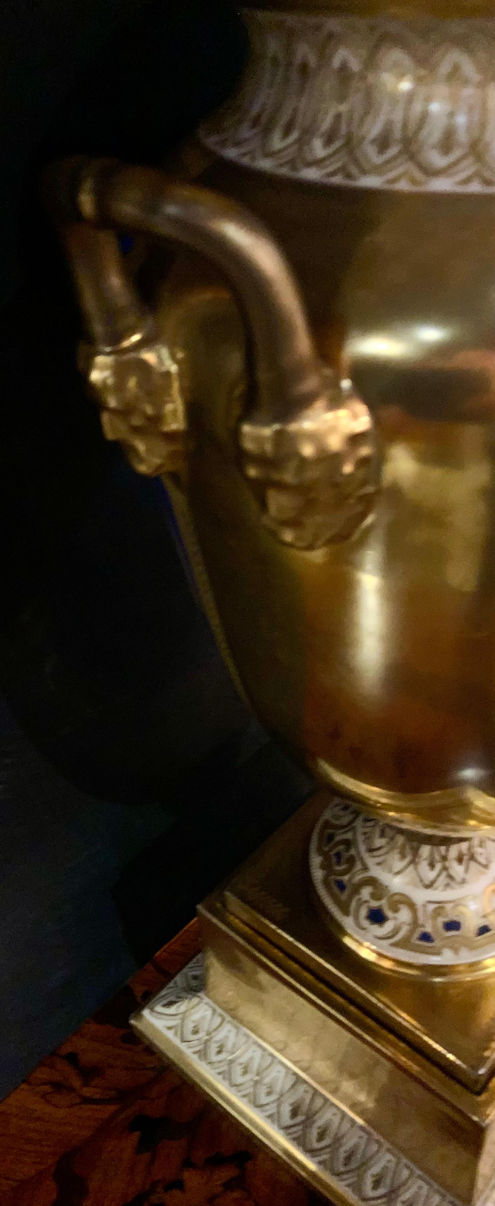 Vaso/urna in porcellana di Royal Vienna con figure classiche 19 H. secolo in vendita 4