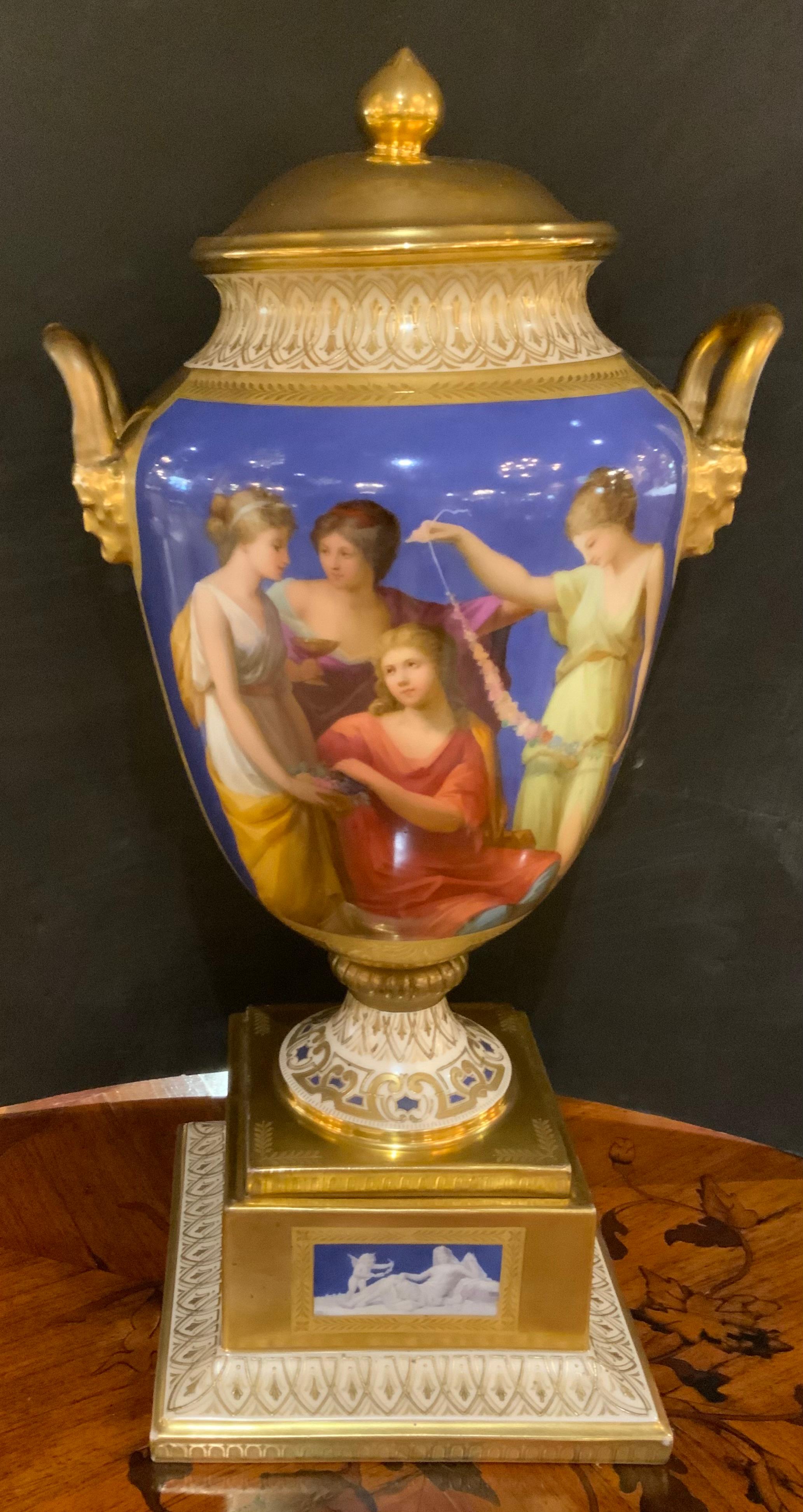 Austriaco Vaso/urna in porcellana di Royal Vienna con figure classiche 19 H. secolo in vendita