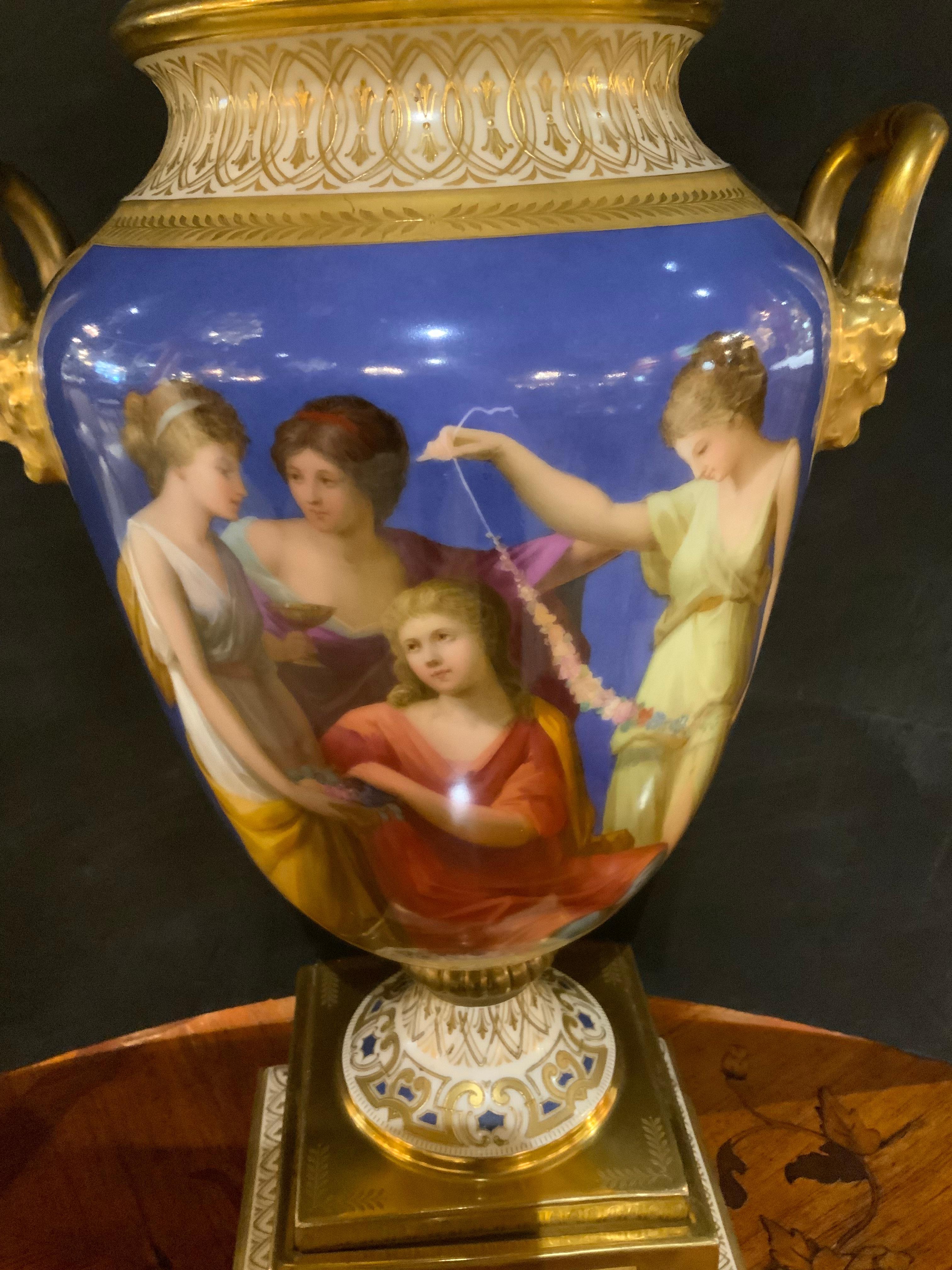 XIX secolo Vaso/urna in porcellana di Royal Vienna con figure classiche 19 H. secolo in vendita