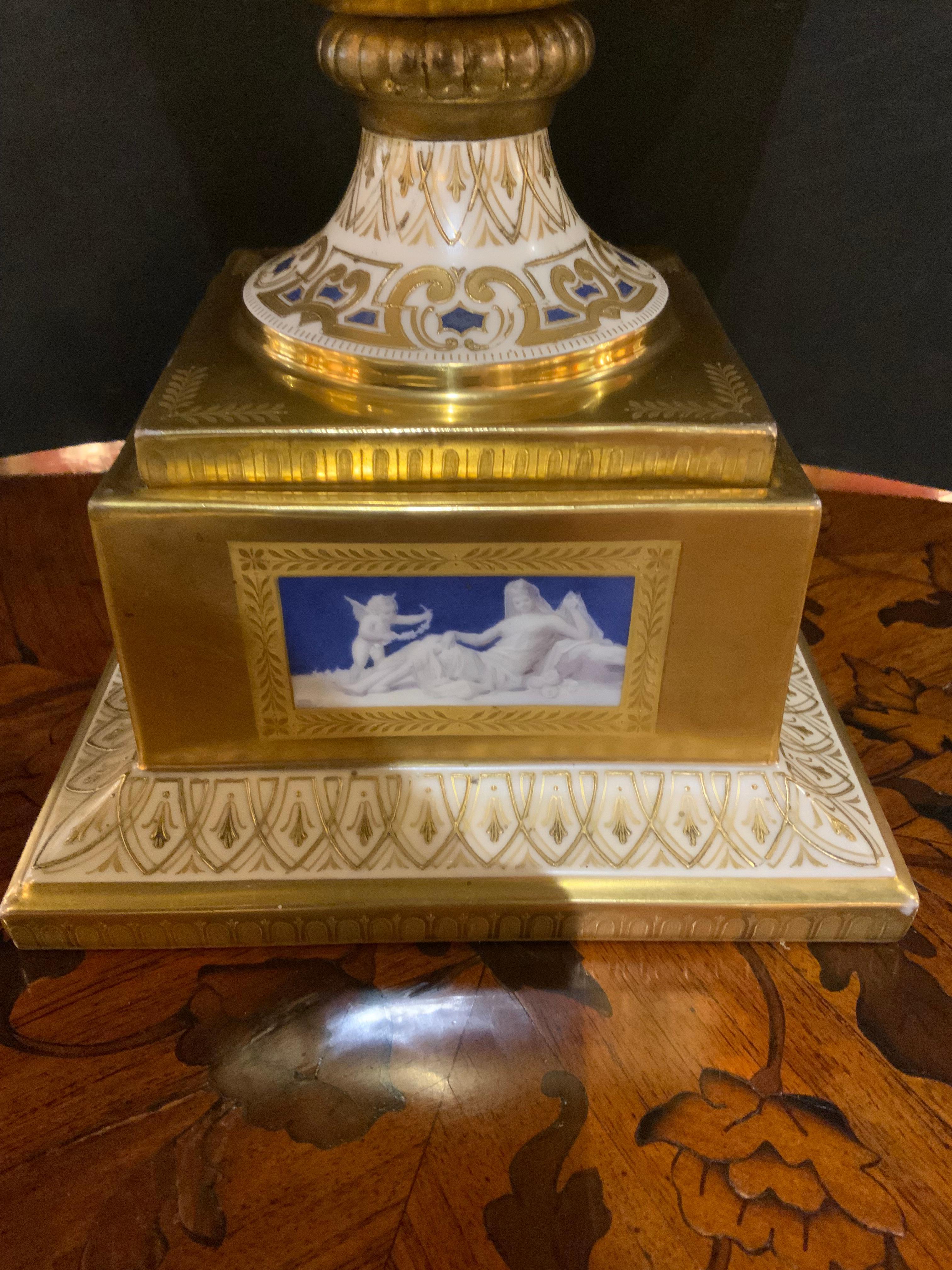 Vaso/urna in porcellana di Royal Vienna con figure classiche 19 H. secolo in vendita 2