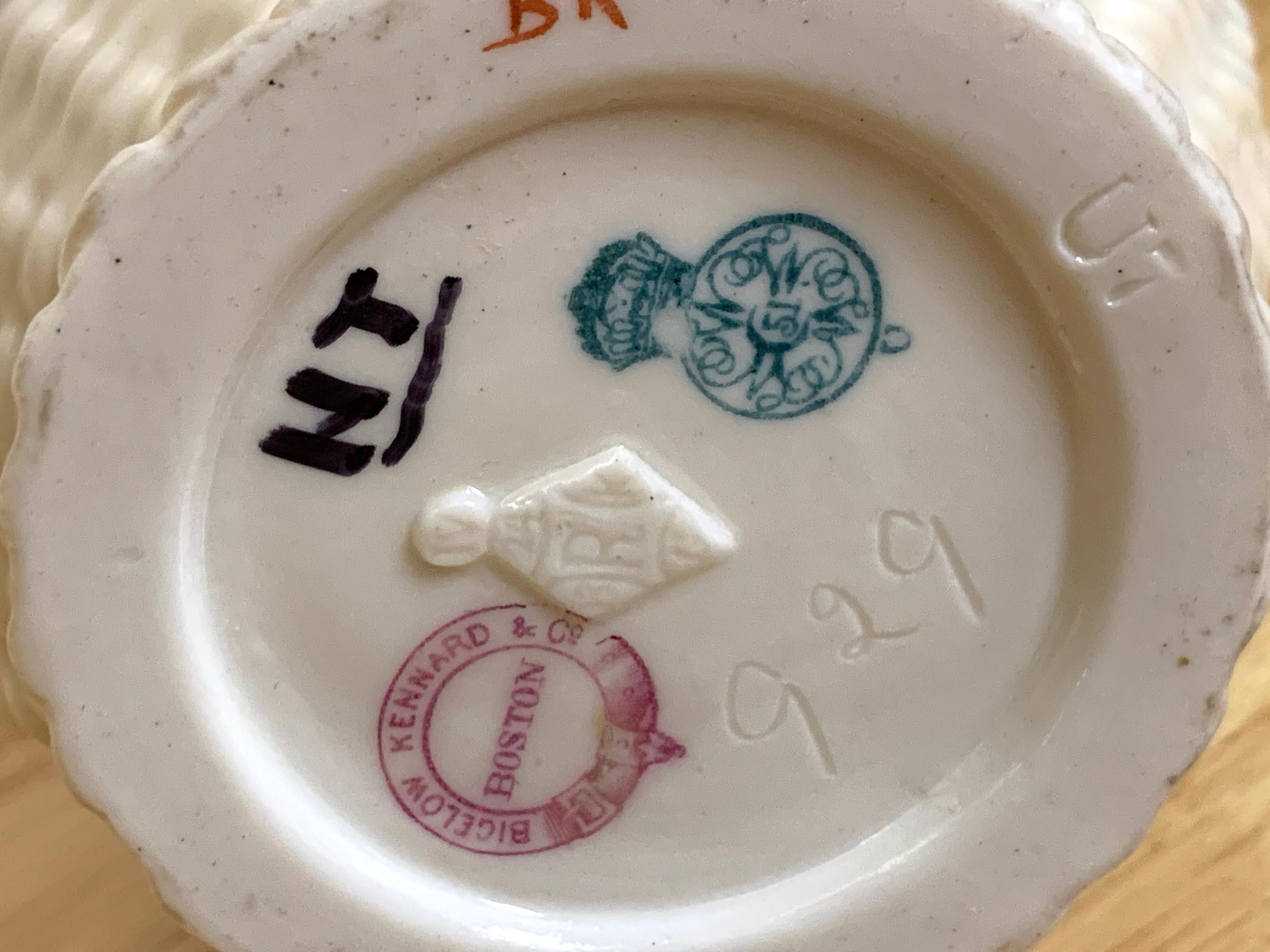 Porcellana Royal Worcester Vaso estetico in anfora a trama cestinata, 1883 in vendita