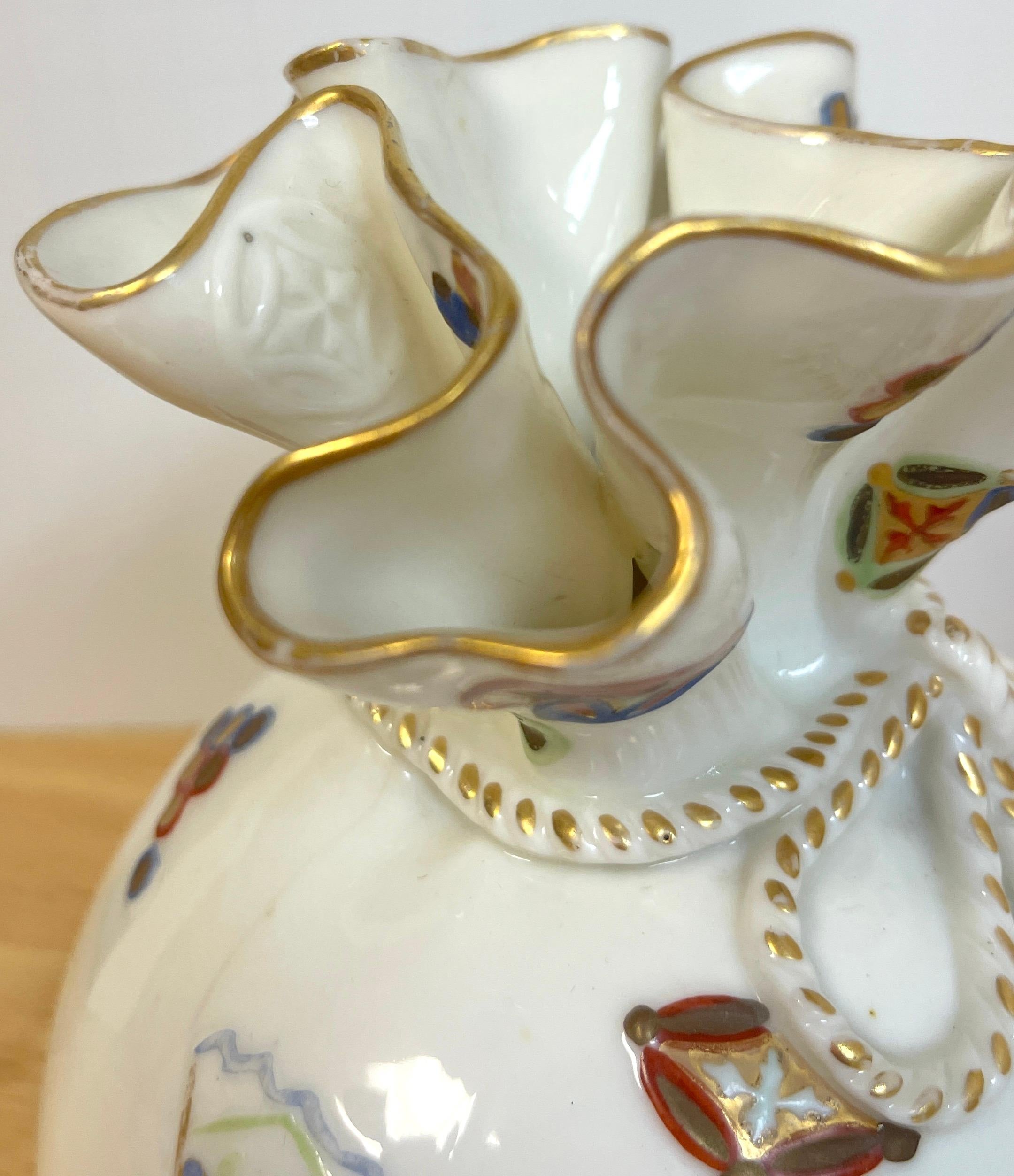 Royal Worcester Aesthetic / Japonisme Handkerchief Vase, 1876 In Good Condition For Sale In West Palm Beach, FL