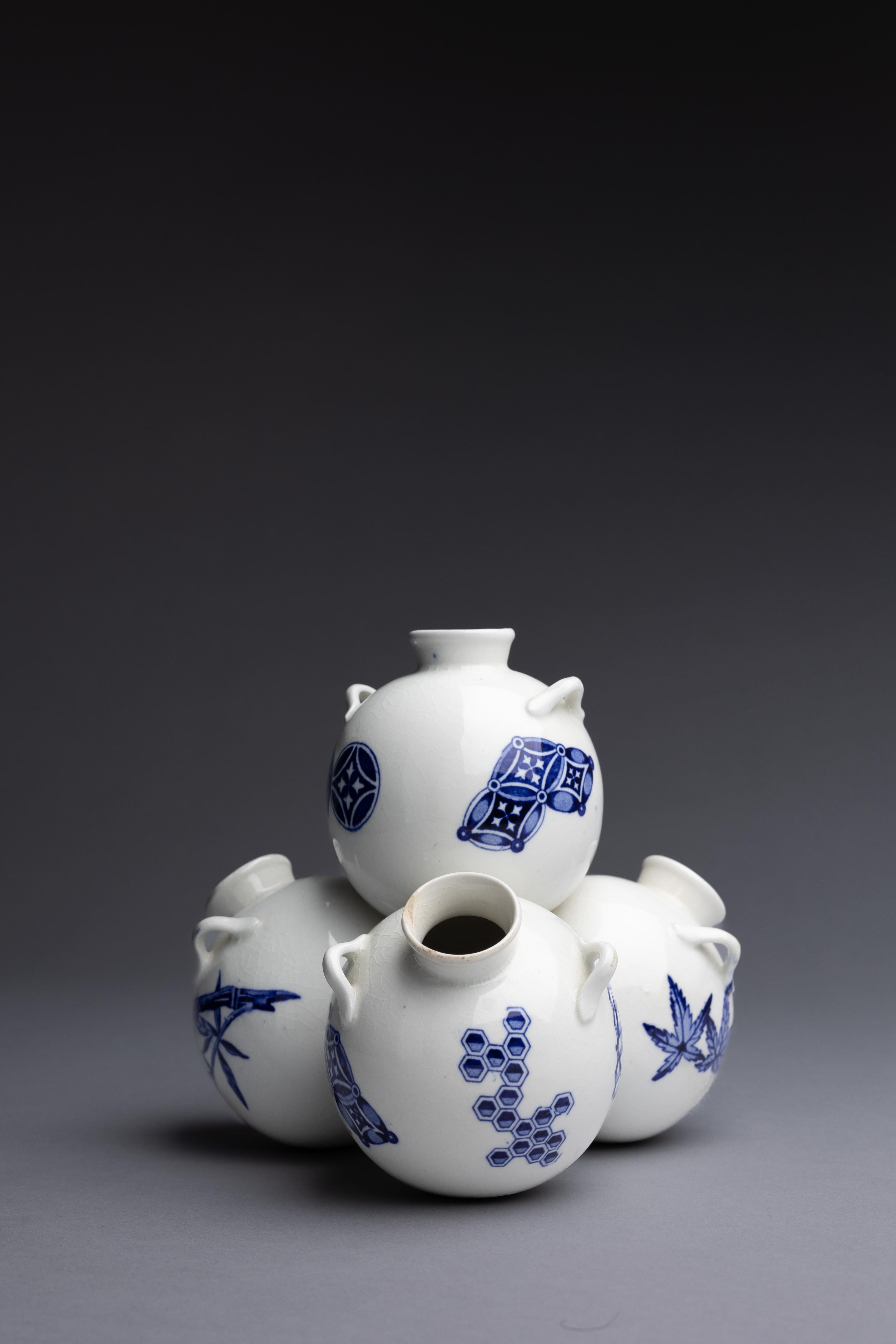 Royal Worcester Aesthetic Movement Japonisme Porcelain Vase In Good Condition For Sale In Fort Lauderdale, FL