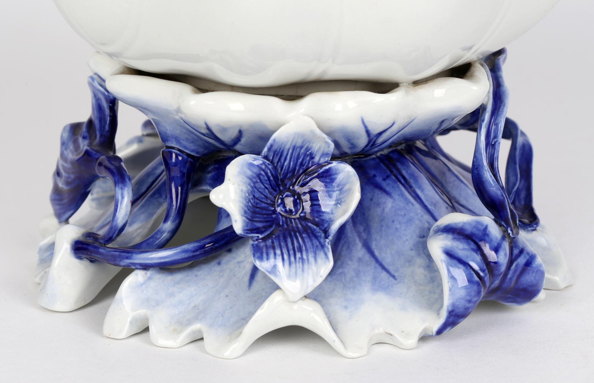 Royal Worcester Aesthetic Period Japonesque Style Porcelain Lotus Flower Bowl For Sale 2
