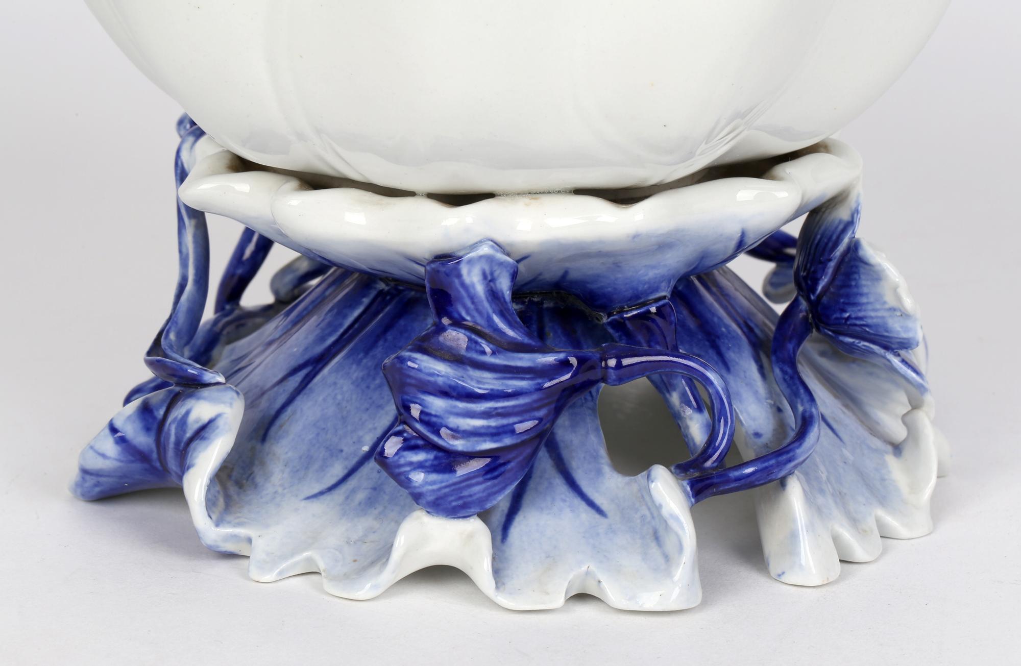 Late 19th Century Royal Worcester Aesthetic Period Japonesque Style Porcelain Lotus Flower Bowl For Sale