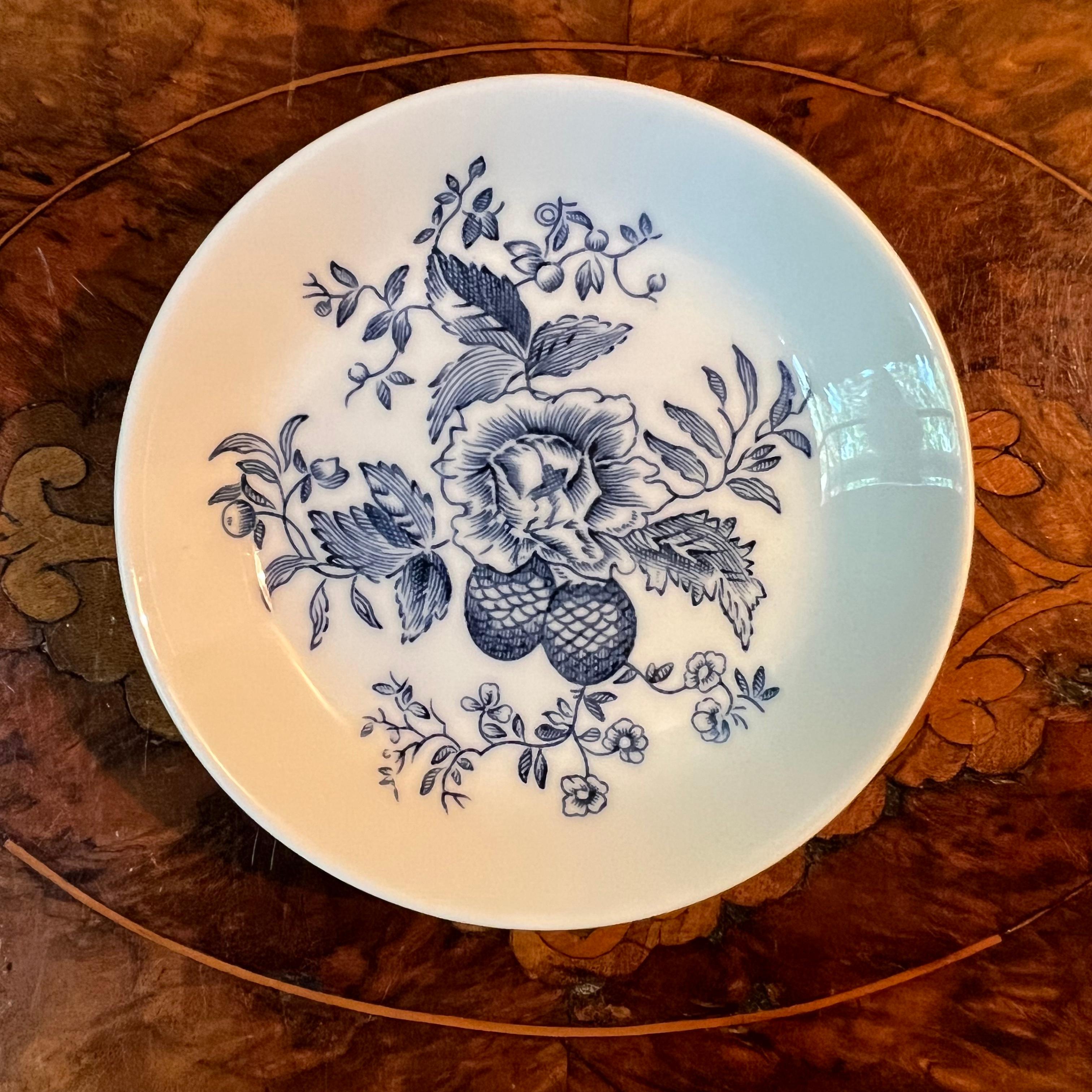 Blue floral print, some scratches to dish, stamped Royal Worcester Blue Sprays.

Circa: 1950s

Material: Porcelain 

Country Of Origin: England 

Measurements: 1cm high, 9.5cm diameter 

Postage via Australia Post with tracking available