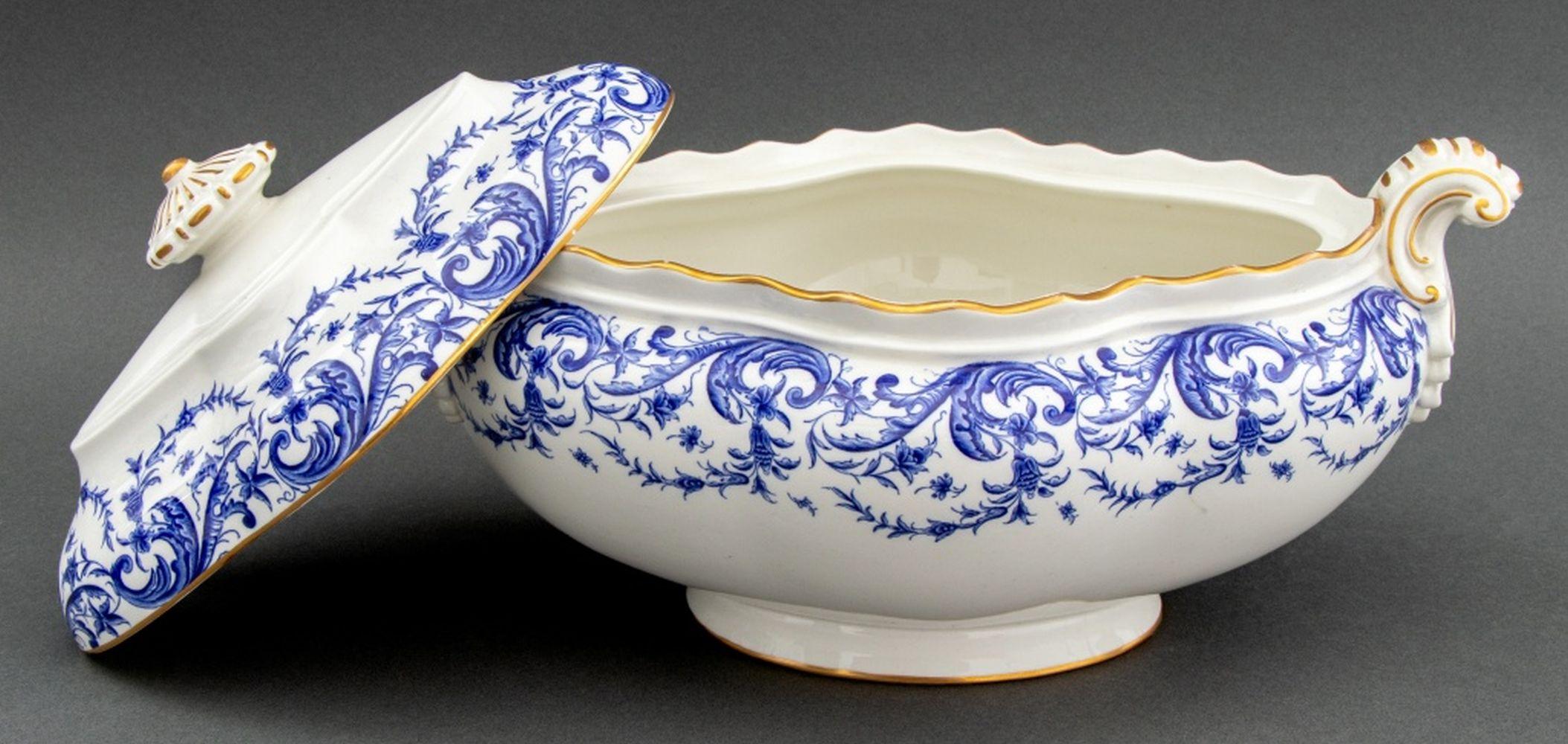 Victorien Soupières bleu et blanc Royal Worcester, 5 en vente
