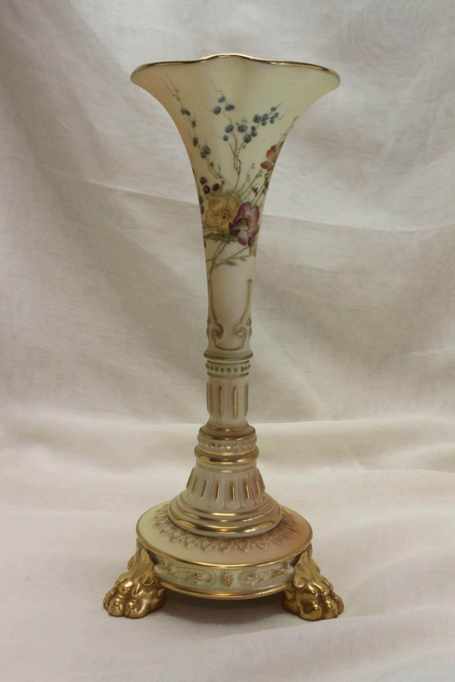 Royal Worcester Blush Ivory Flower Holder In Good Condition For Sale In East Geelong, VIC