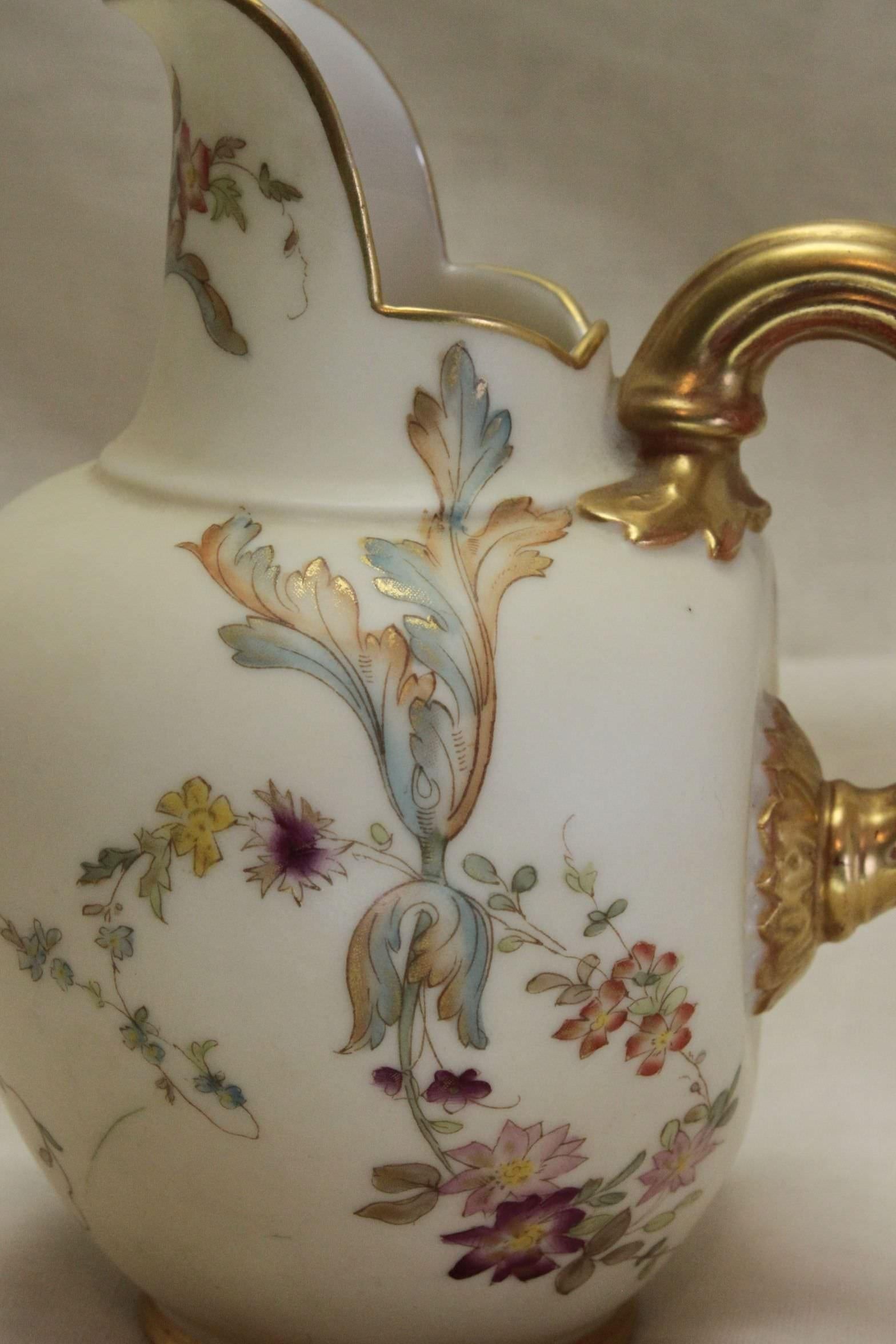 Fin du XIXe siècle Pichet Royal Worcester rose ivoire en vente