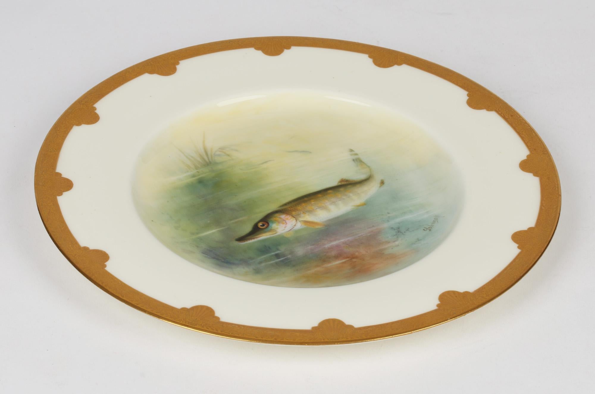 Assiette de cabinet Royal Worcester peinte avec un brochet par George B Johnson en vente 3