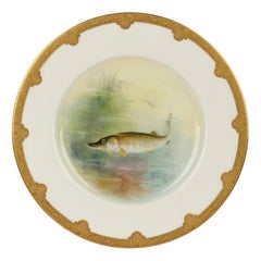 Piatto da salotto Royal Worcester dipinto con un luccio da George B. Johnson
