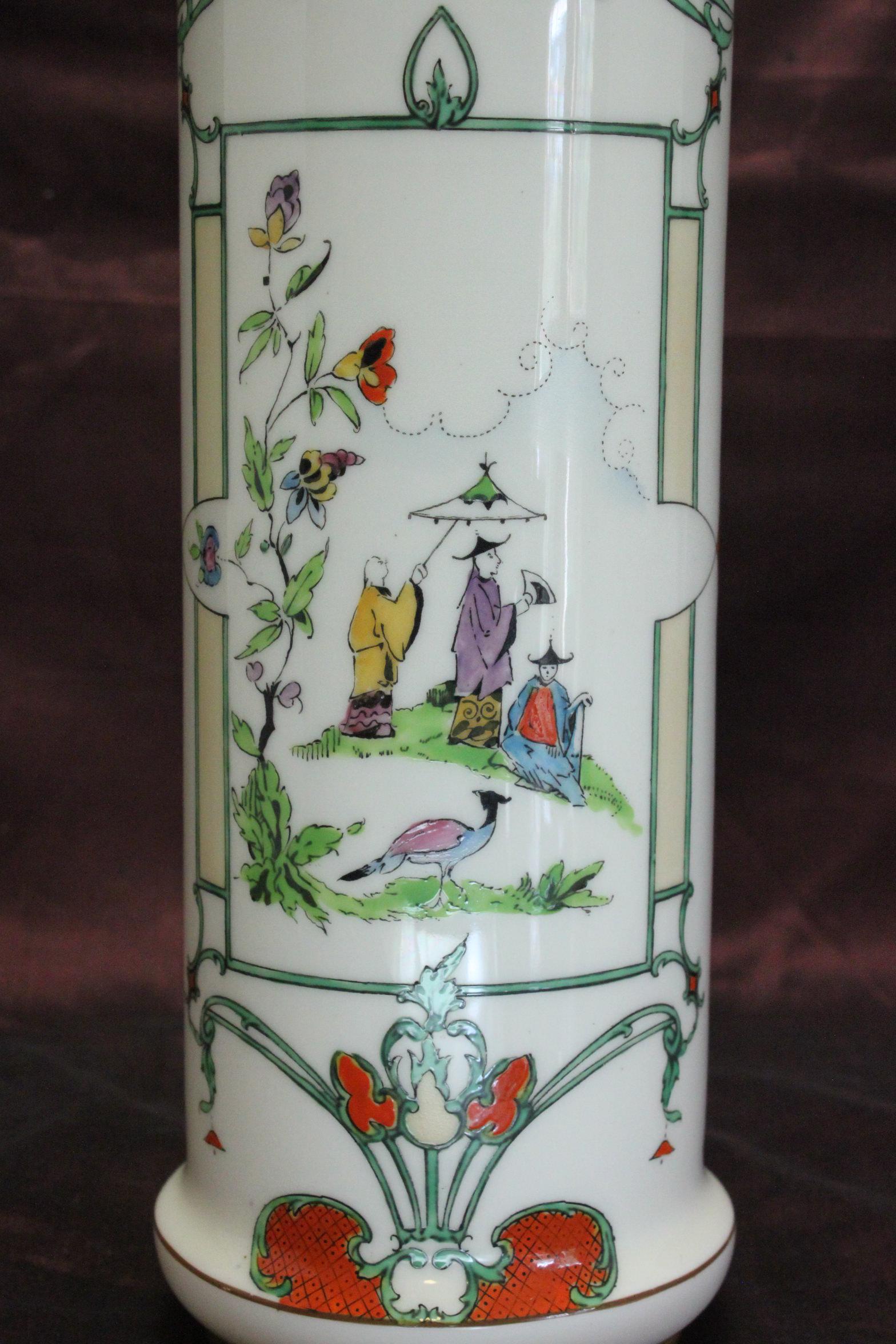 Royal Worcester Chinoiserie Vase In Good Condition For Sale In East Geelong, VIC
