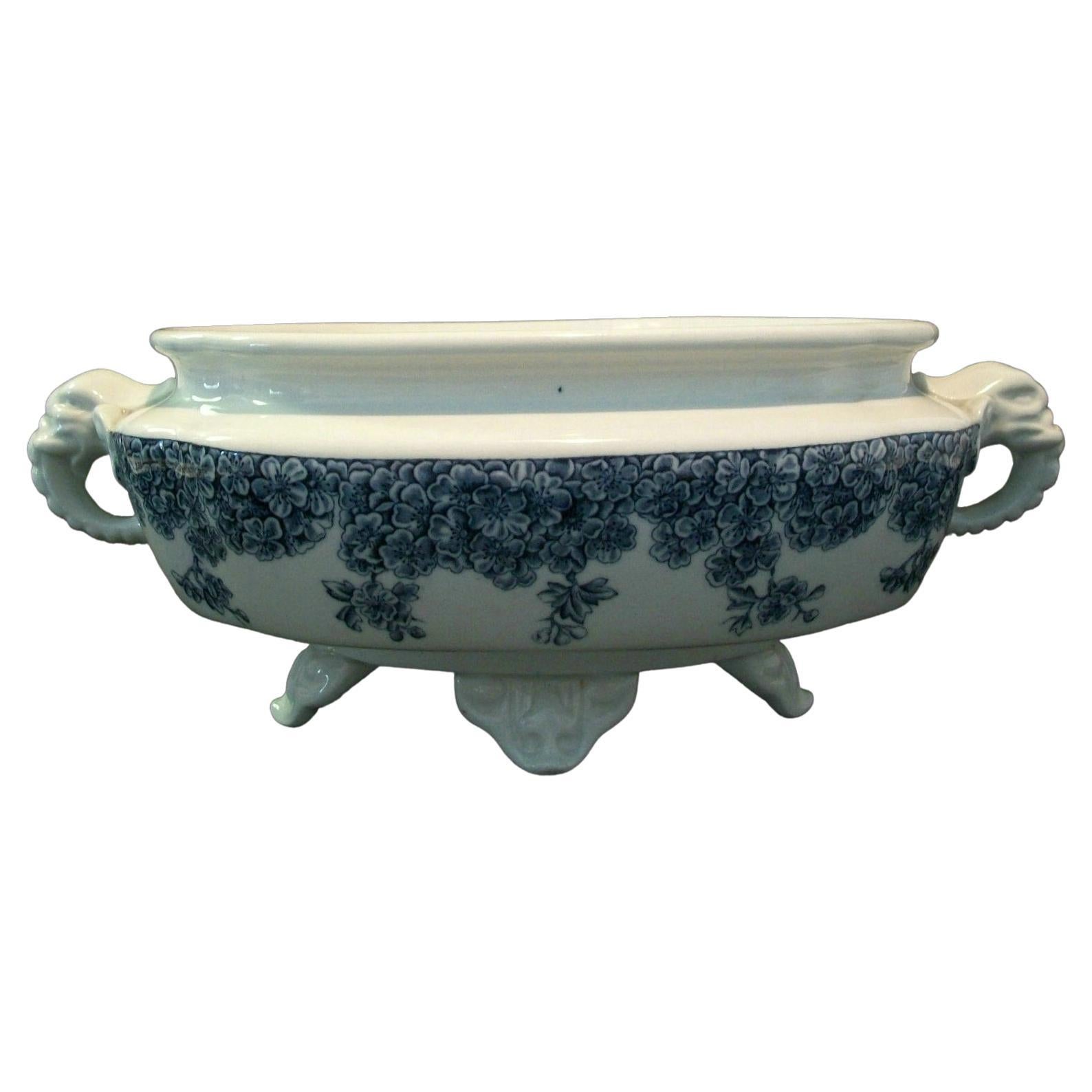 Royal Worcester, DR. CHR. Soupire  poigne en forme d'lphant, Royaume-Uni, vers 1888 en vente