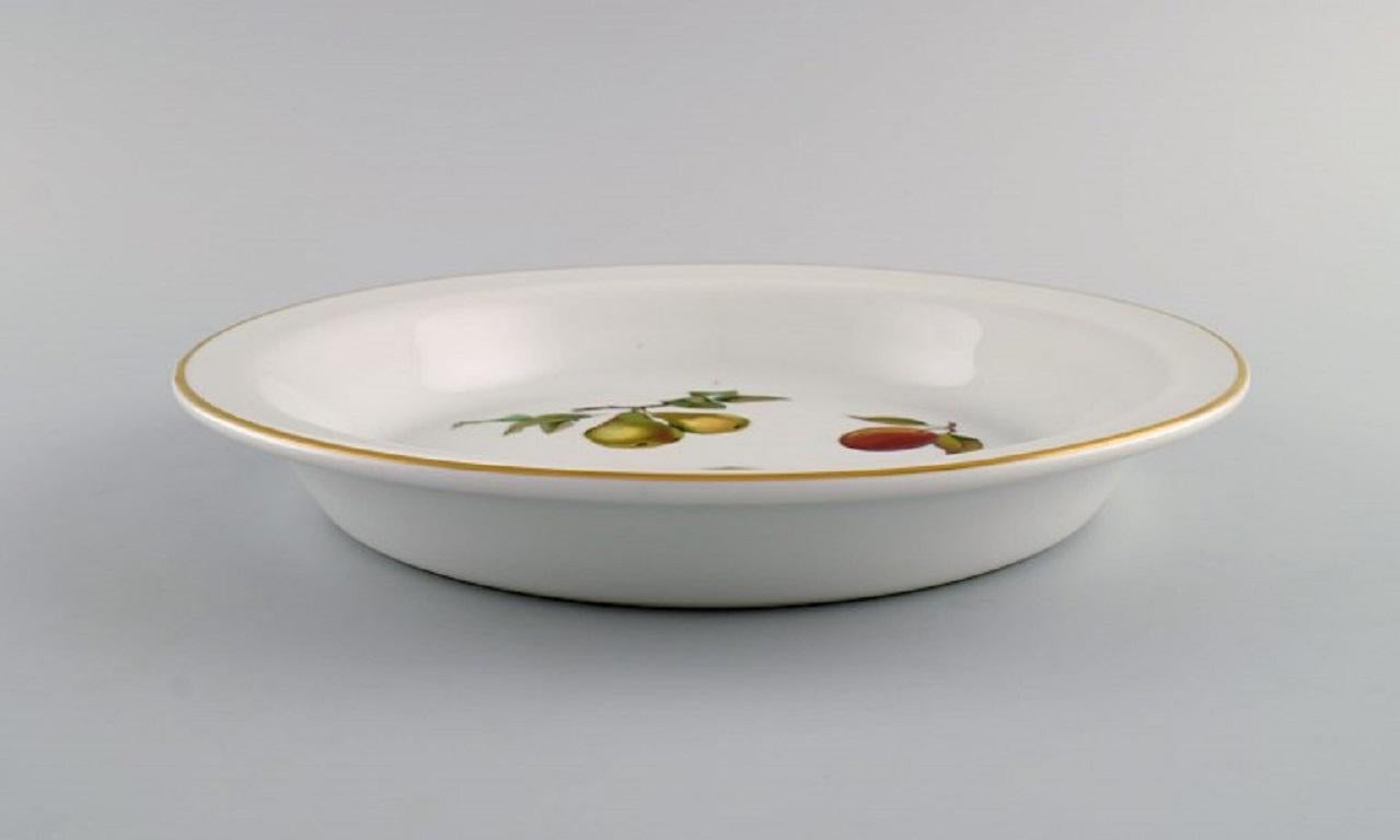 Metà XX secolo Royal Worcester, Inghilterra. Coppia di piatti / ciotole di Evesham in porcellana in vendita