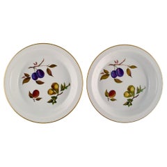 Royal Worcester, Inghilterra. Coppia di piatti / ciotole di Evesham in porcellana