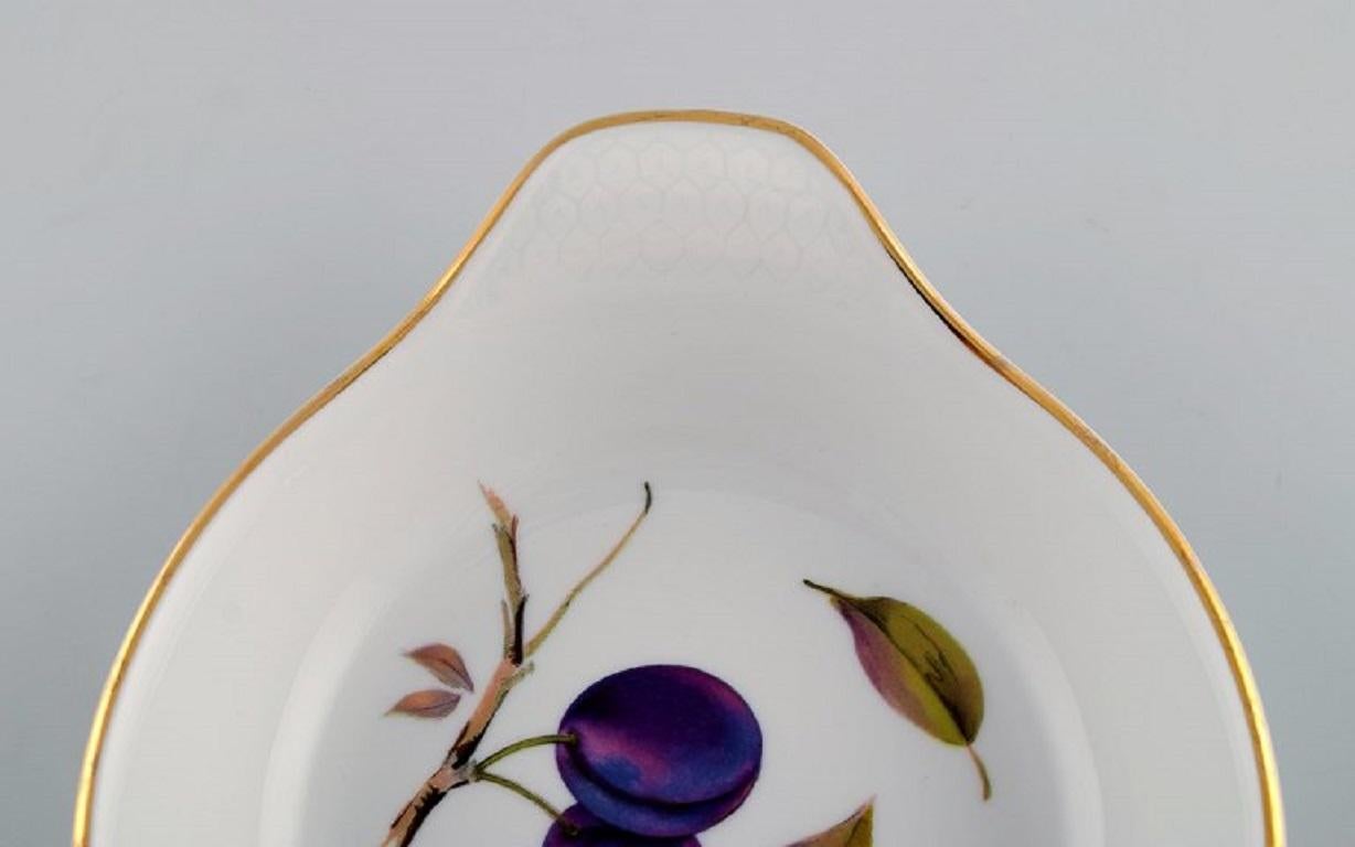 Royal Worcester, England. A pair of Evesham porcelain serving bowls. 1960s/70s In Excellent Condition In København, Copenhagen