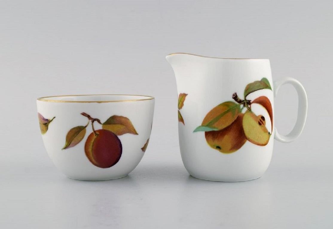 Royal Worcester, England, Coffee Cups & Saucers, Sugar Bowl, Cream Jug In Excellent Condition For Sale In Copenhagen, DK