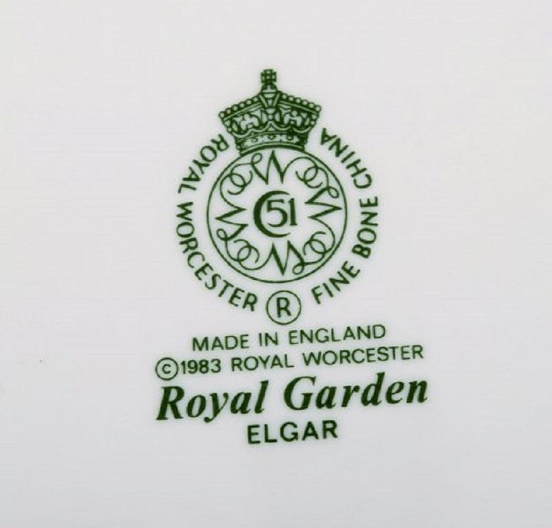Royal Worcester, England, Complete Tea Service for Seven People in Porcelain For Sale 4