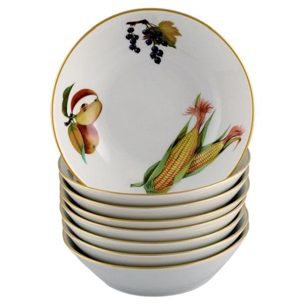 Royal Worcester, England. Eight Evesham Porcelain Bowls Decorated with Fruits For Sale