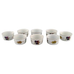 Royal Worcester, Inghilterra, Otto piccole ciotole di porcellana Evesham con frutta