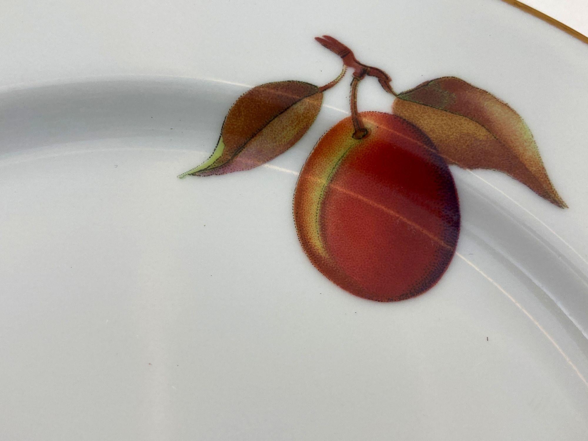 Dipinto a mano Royal Worcester Inghilterra Evesham Fruit Design Piatto da pranzo e dessert in porcellana in vendita