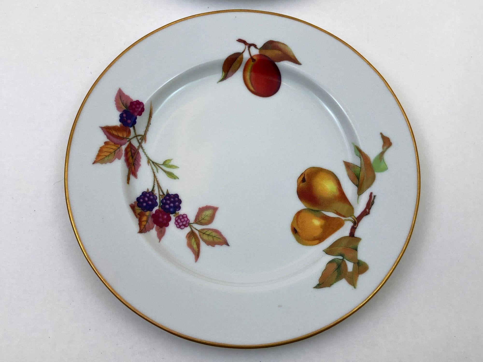 Royal Worcester Inghilterra Evesham Fruit Design Piatto da pranzo e dessert in porcellana in vendita 1