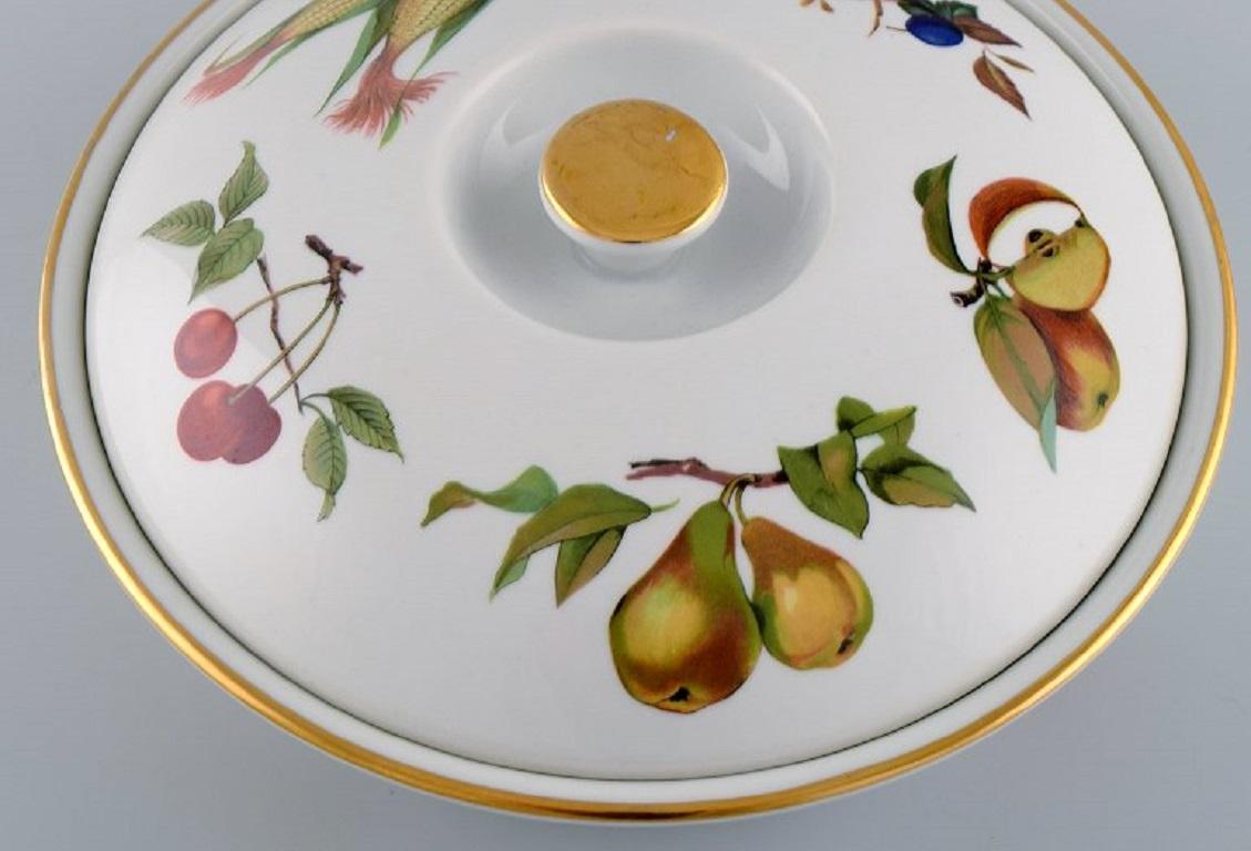 Fin du 20e siècle Soupière à couvercle Evesham en porcelaine avec fruits de Royal Worcester, Angleterre en vente