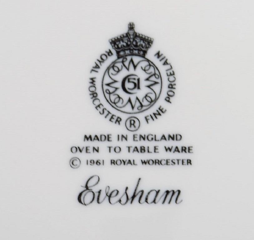 Fin du 20e siècle Cinq assiettes plates Evesham en porcelaine Royal Worcester, Angleterre en vente