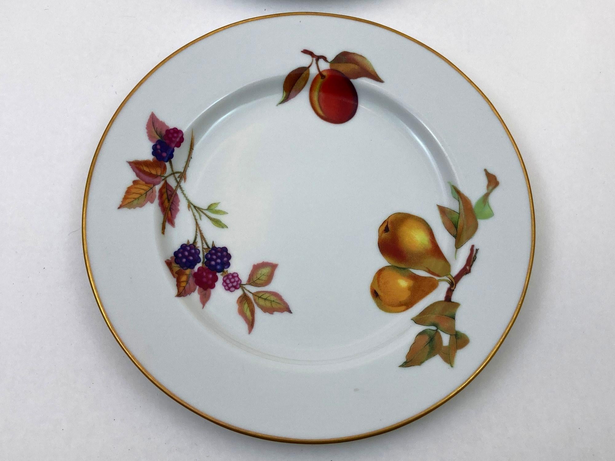 Royal Worcester England Five Evesham Fruit Design Porcelain Lunch Plates en vente 2