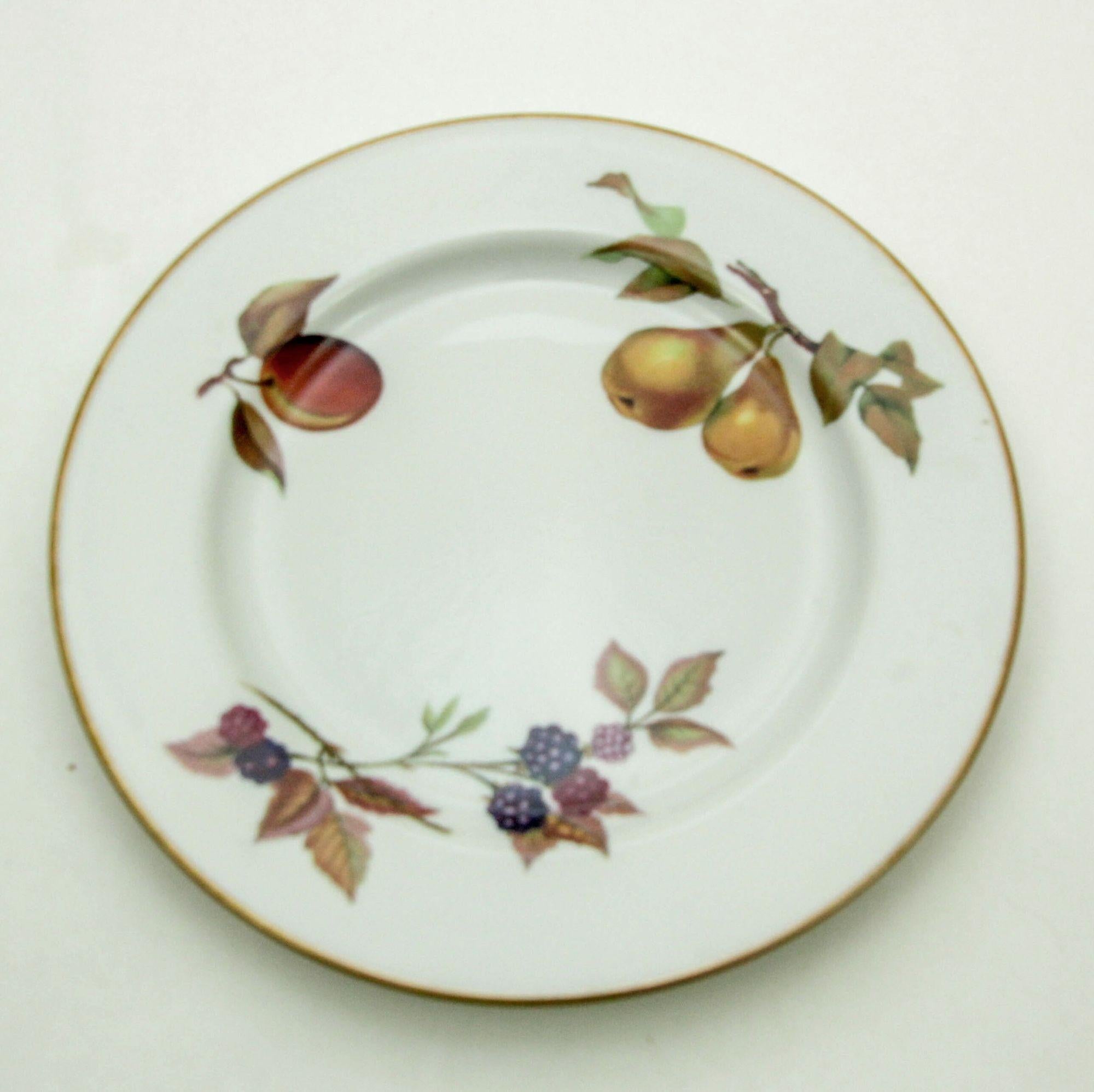 Royal Worcester England Five Evesham Fruit Design Porcelain Lunch Plates en vente 3
