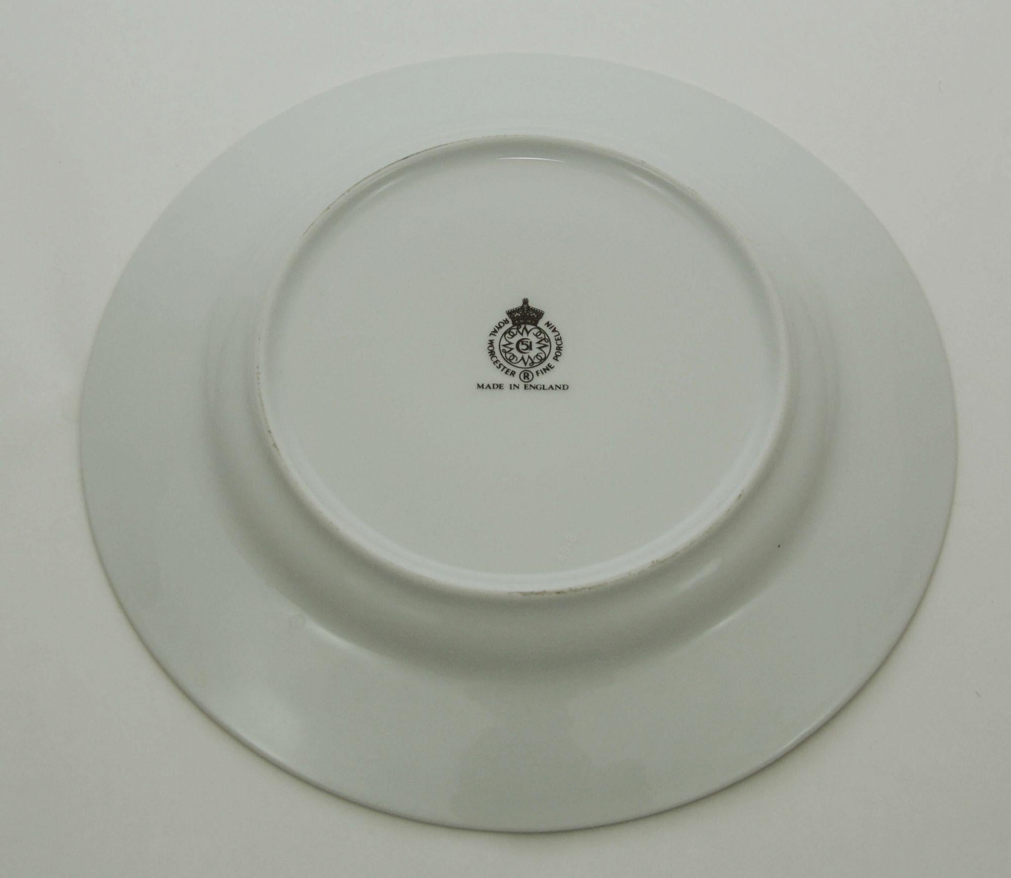 Royal Worcester England Five Evesham Fruit Design Porcelain Lunch Plates en vente 1