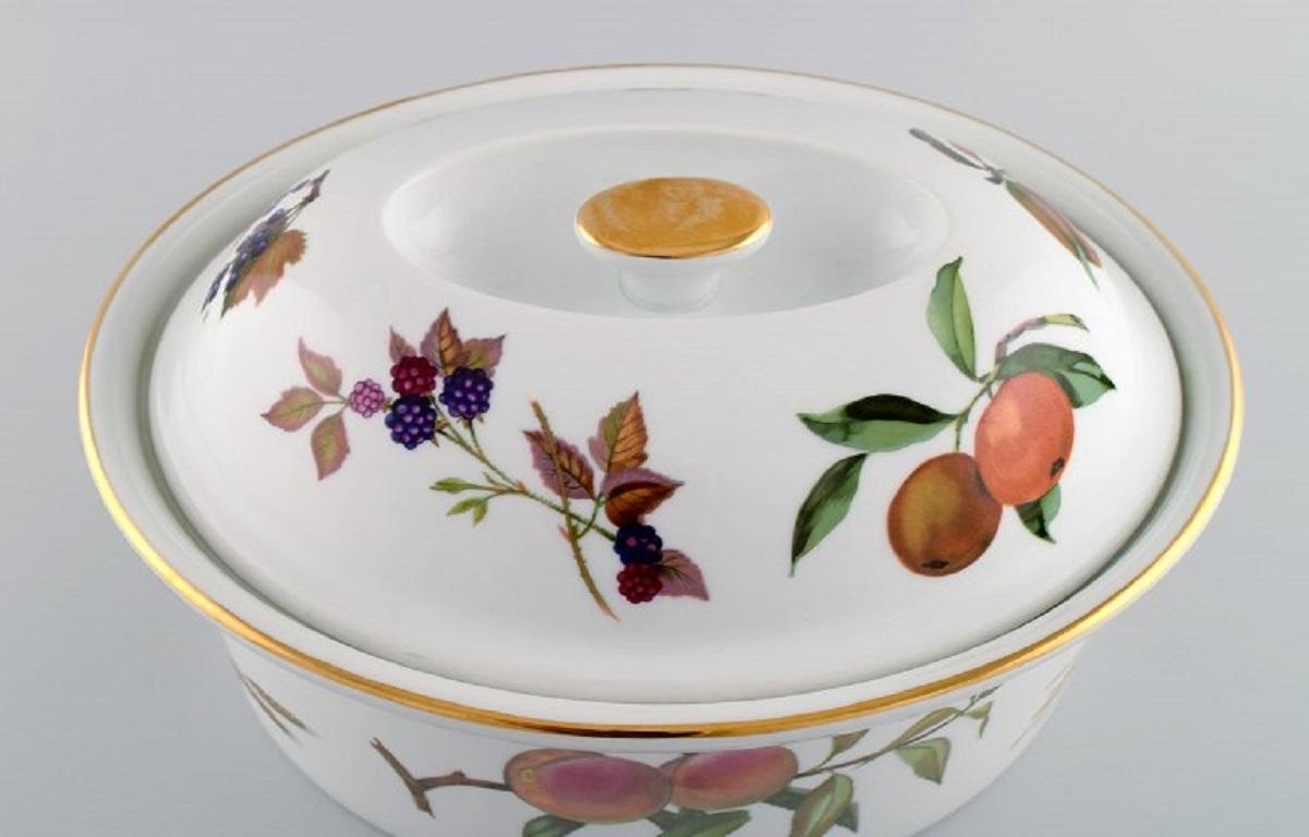 Late 20th Century Royal Worcester, England, Large Evesham Lidded Tureen in Porcelain, 1980s For Sale